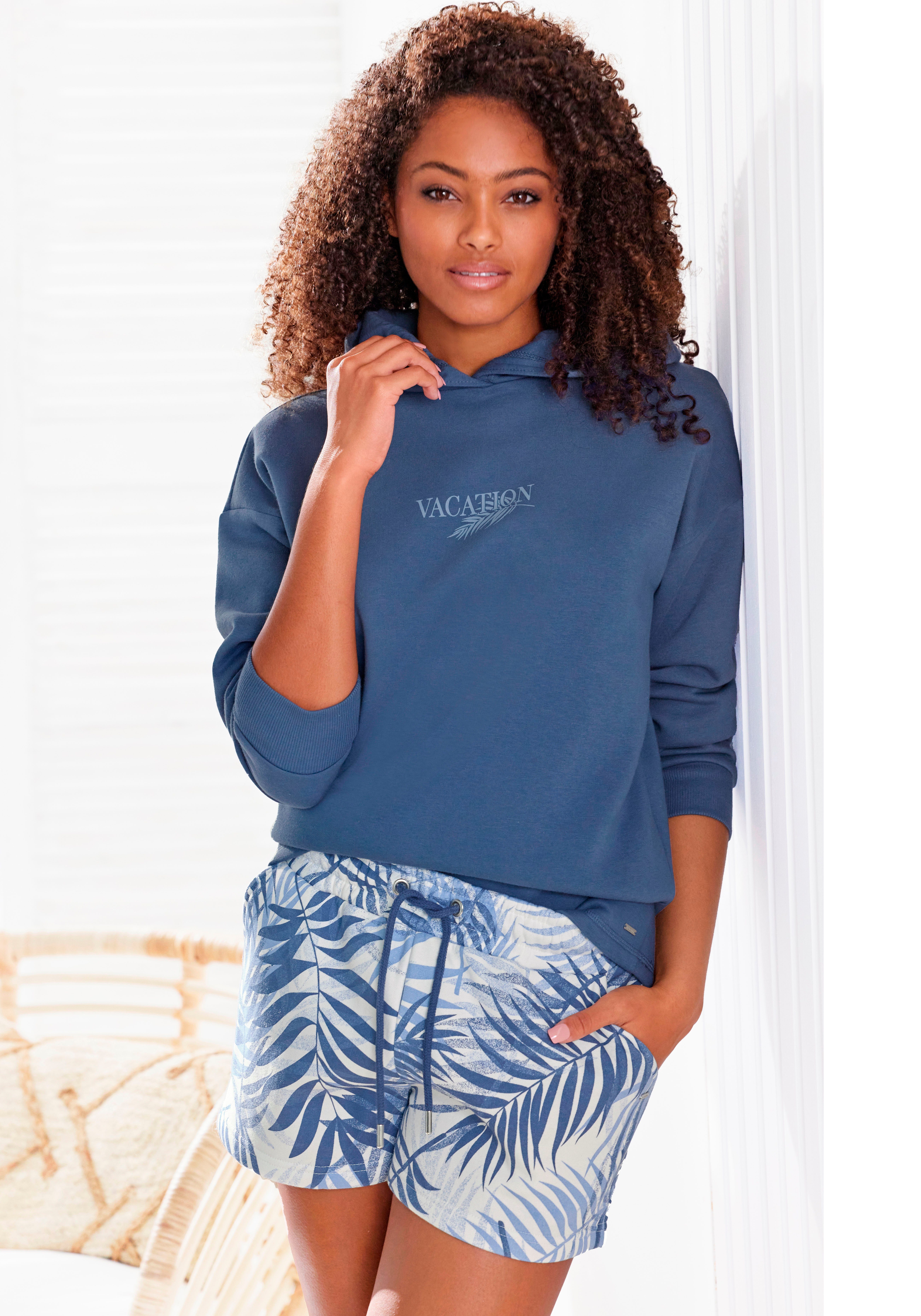 Lascana Sweatshort -lounge shorts Loungebroek met mooie allover-bladerenprint loungewear (1-delig)