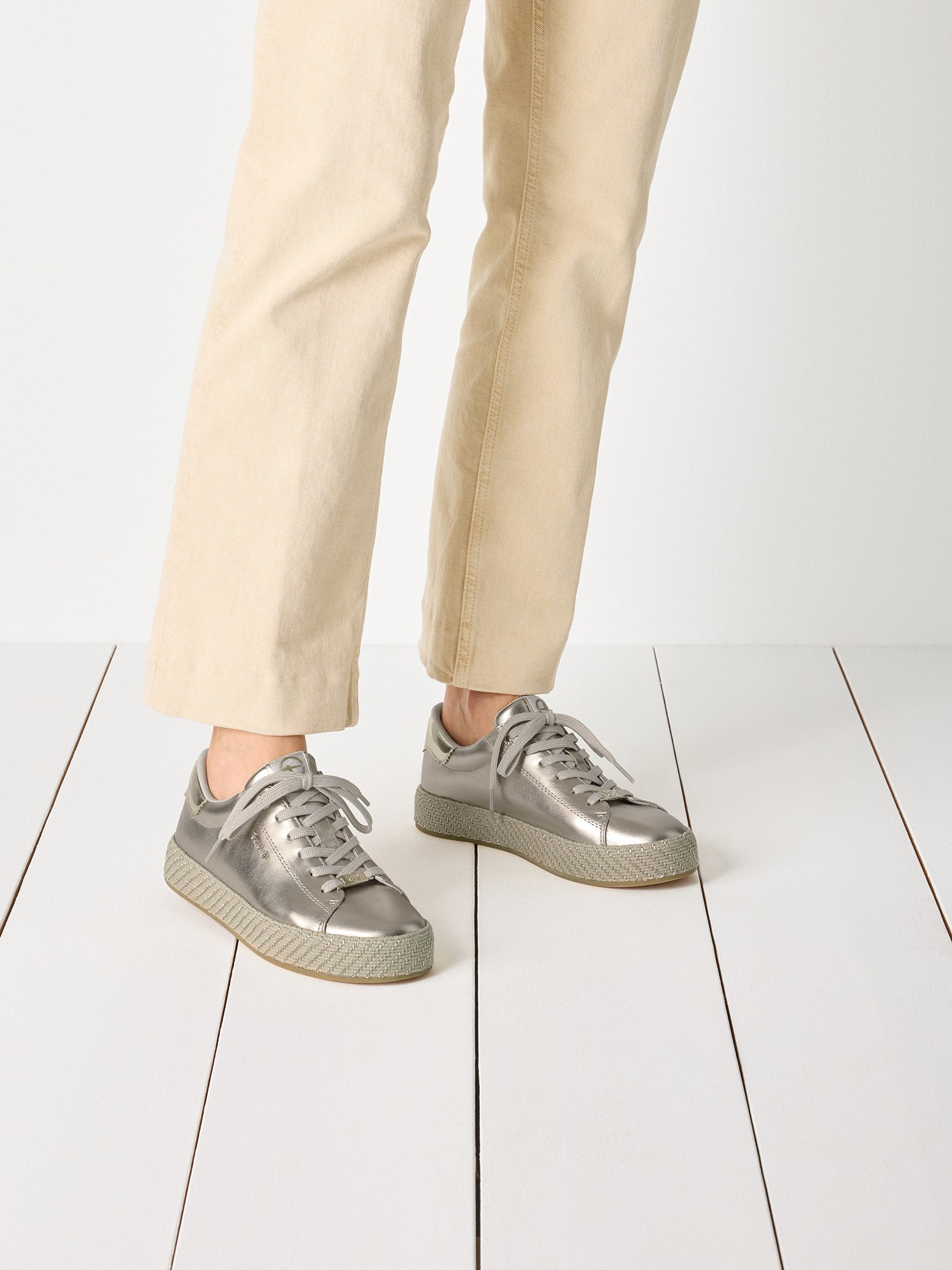 Tamaris Plateausneakers , vrijetijdsschoen, lage schoen, veterschoen met textielkoord aan het plateau