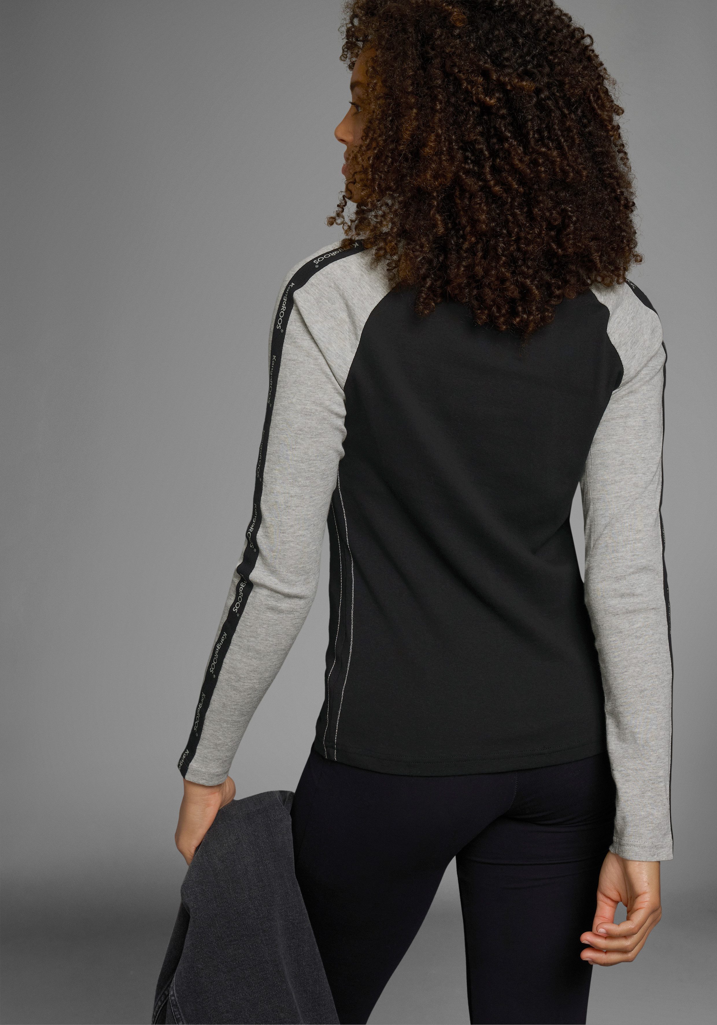 KangaROOS Longsleeve Lange mouwen, zeer figuurvolgende pasvorm, met glanzende metallic-print