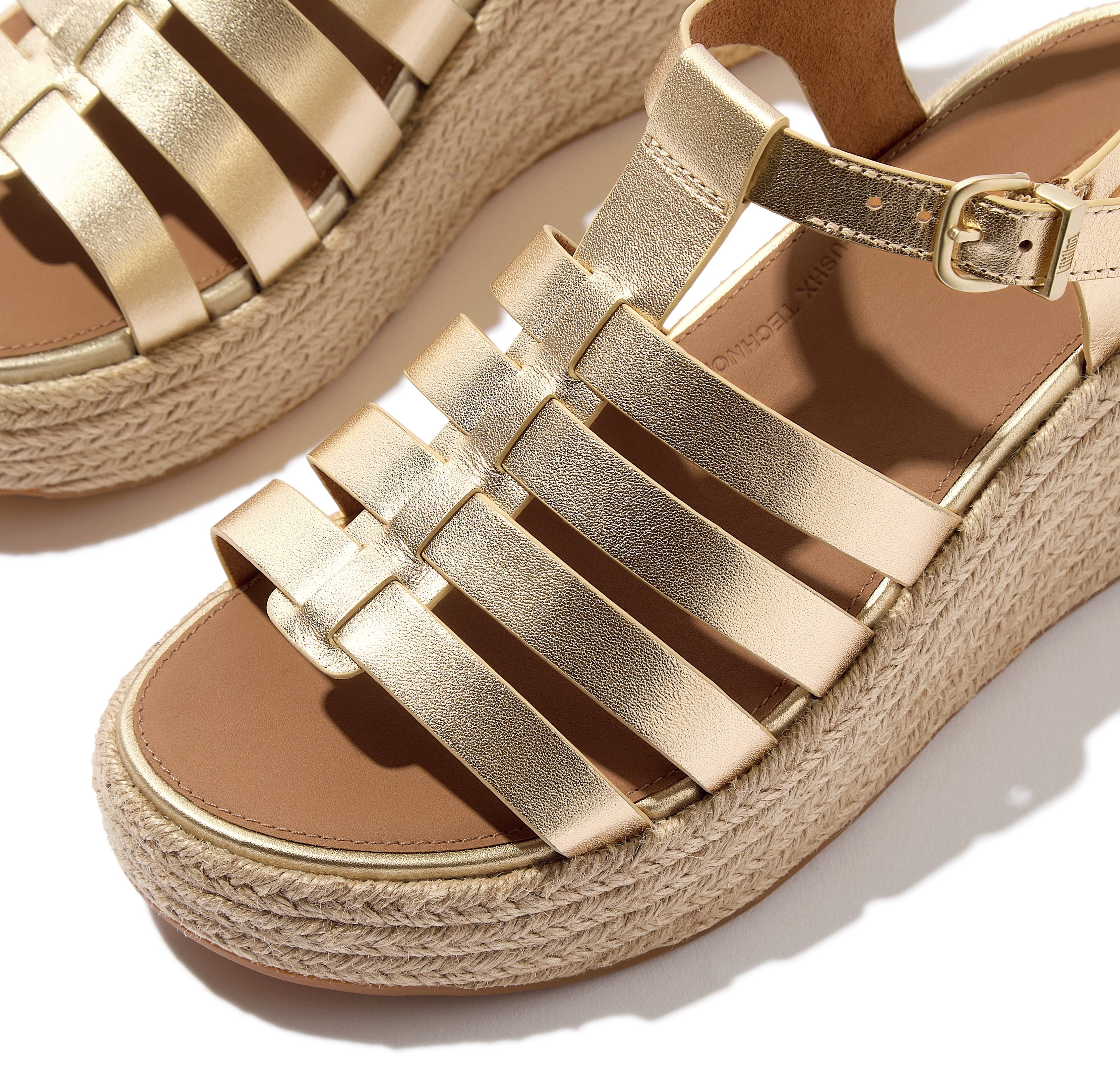 Fitflop Sleehaksandaaltjes PLATFFORMS , plateau sandaal in mooie metallic-look