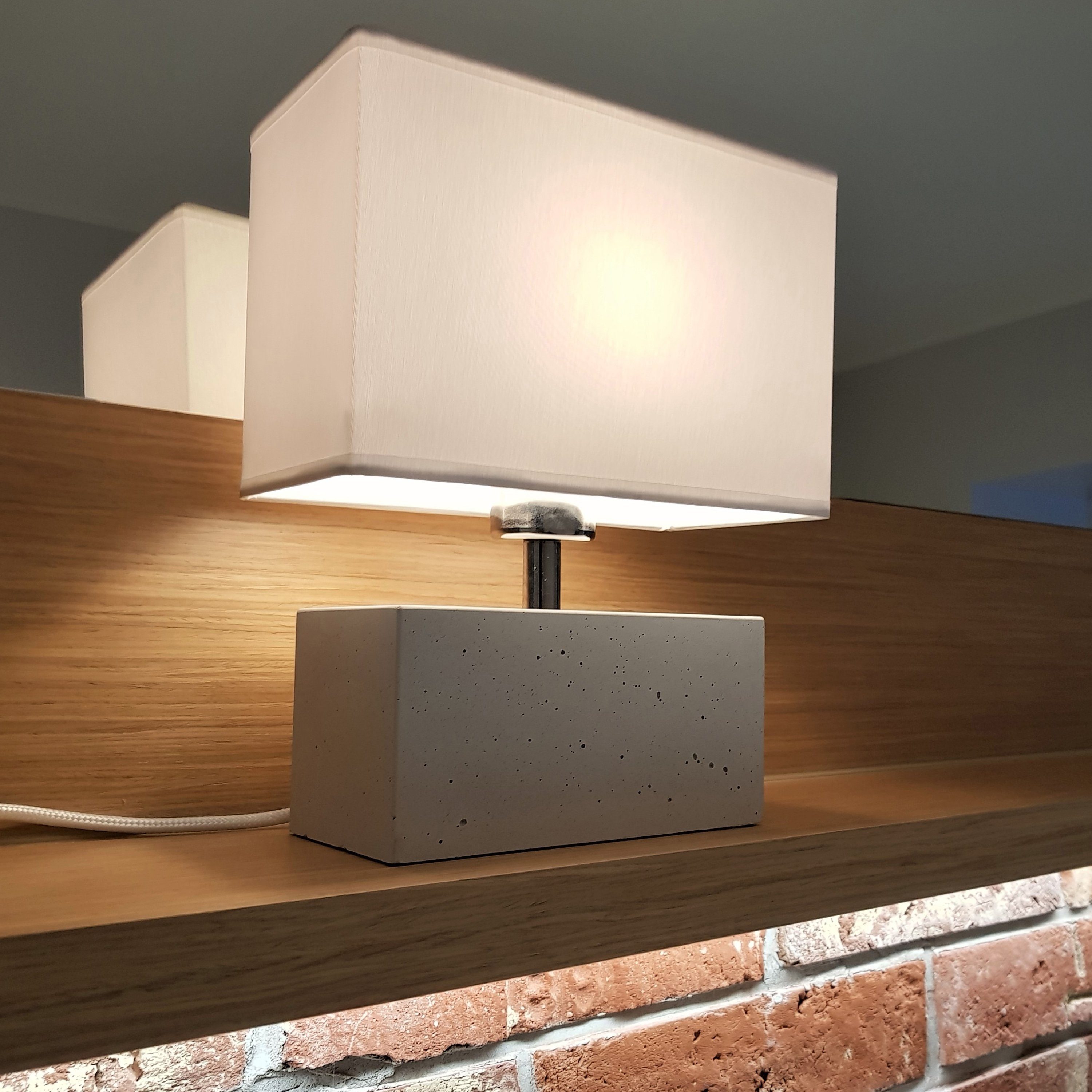 SPOT Light Tafellamp STRONG double Voortreffelijke materialen: echt beton en lampenkap van stof (1 stuk)