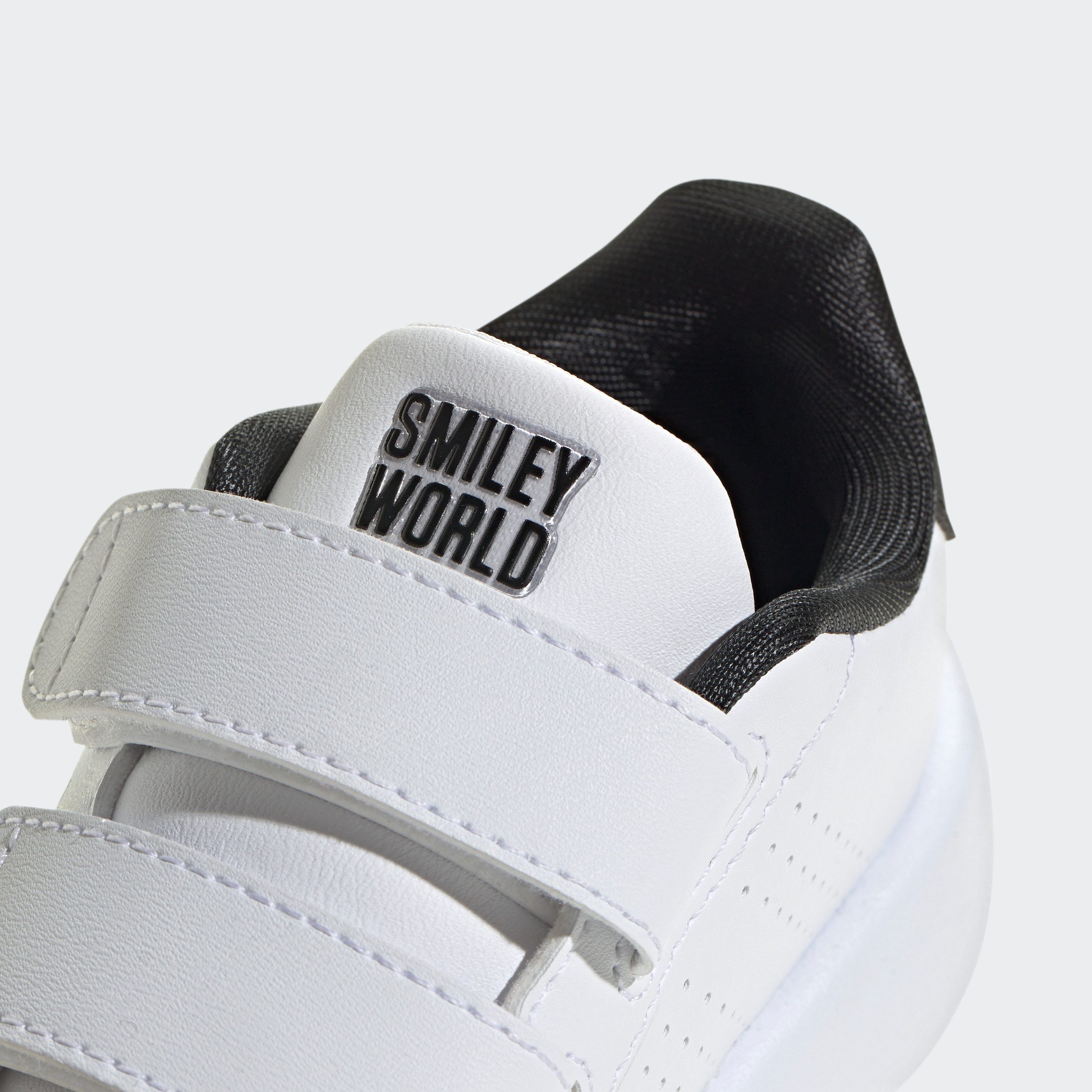 adidas Sportswear Klittenbandschoenen ADIDAS SMILEY ADVANTAGE KIDS Ontwerp geïnspireerd door de adidas Stan Smith, voor kinderen