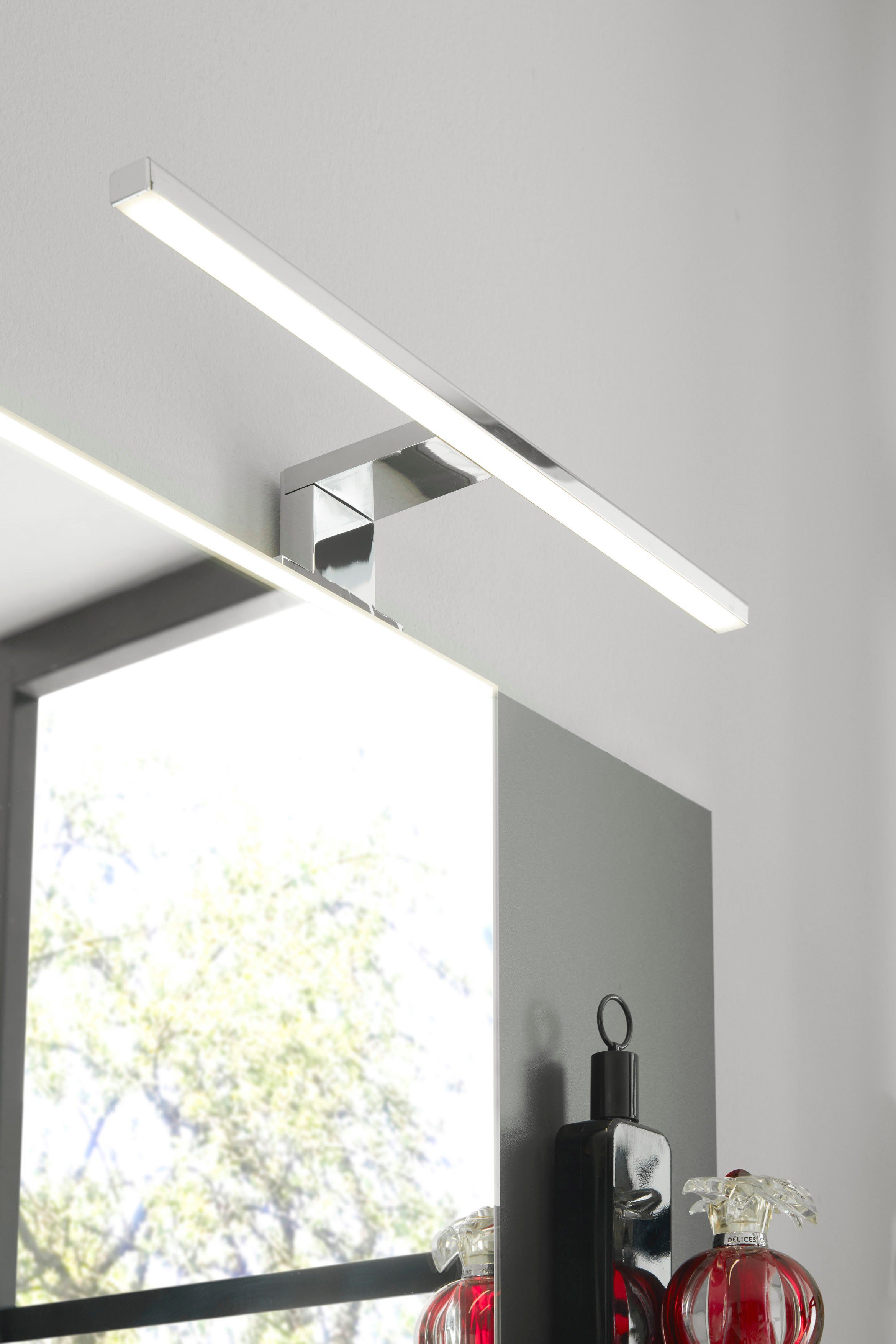 Places of Style Badkamerserie Solid Breedte 60 cm, wastafelonderkast met inbouw-wasbak, spiegel, opbouwarmatuur (2-delig)