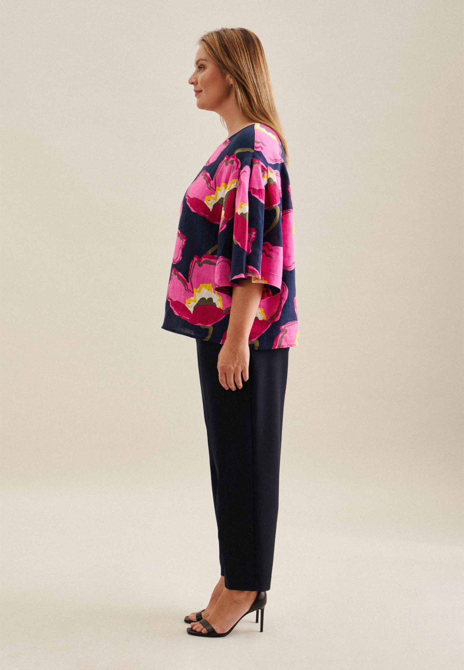 seidensticker Shirtblouse Zwarte roos Korte mouwen ronde hals in bloemmotief