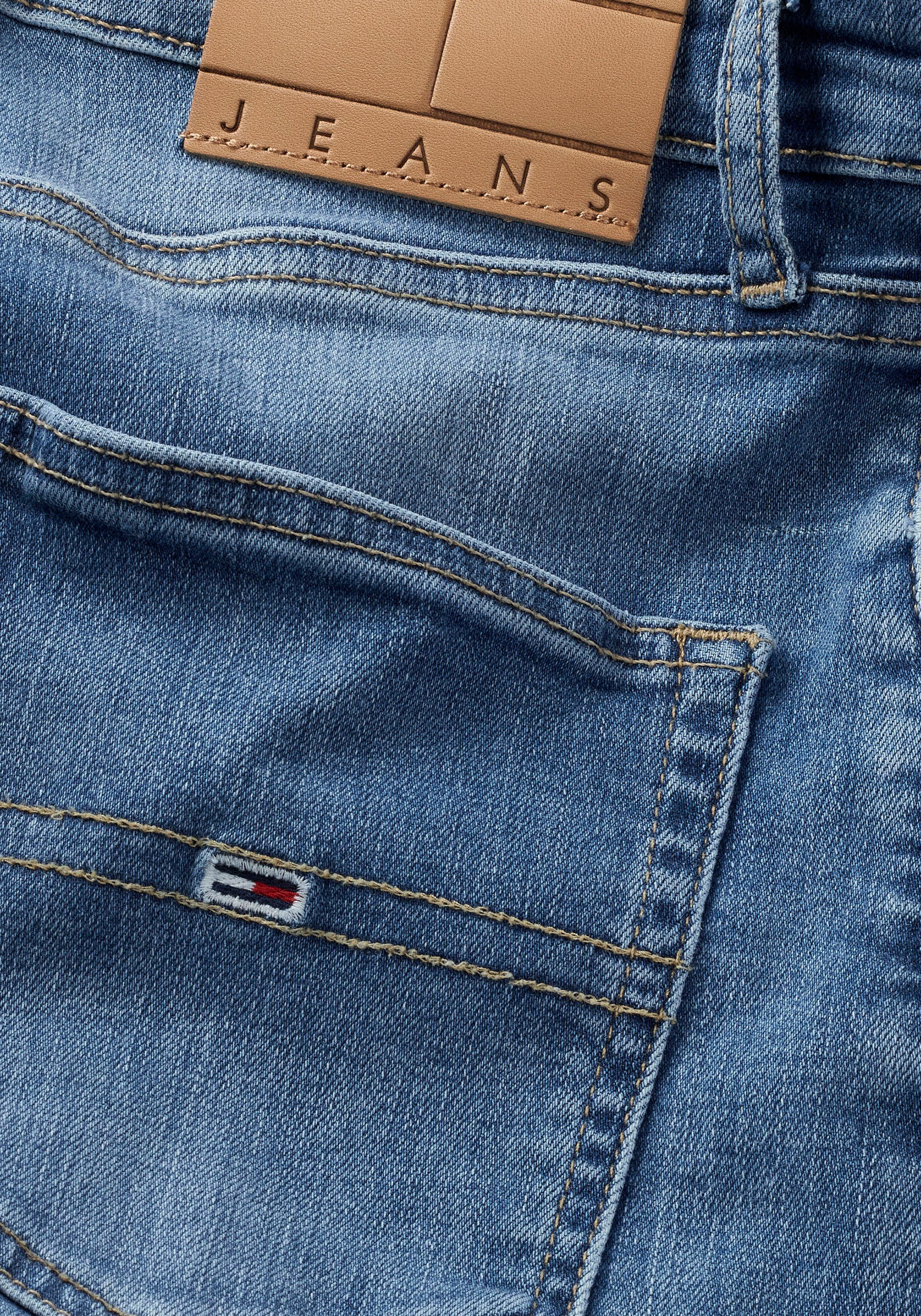 TOMMY JEANS Straight jeans JULIE High Waist Straight Jeans Rechtdoor gesneden denim jeans met hoge taille en Tommy logo-badge