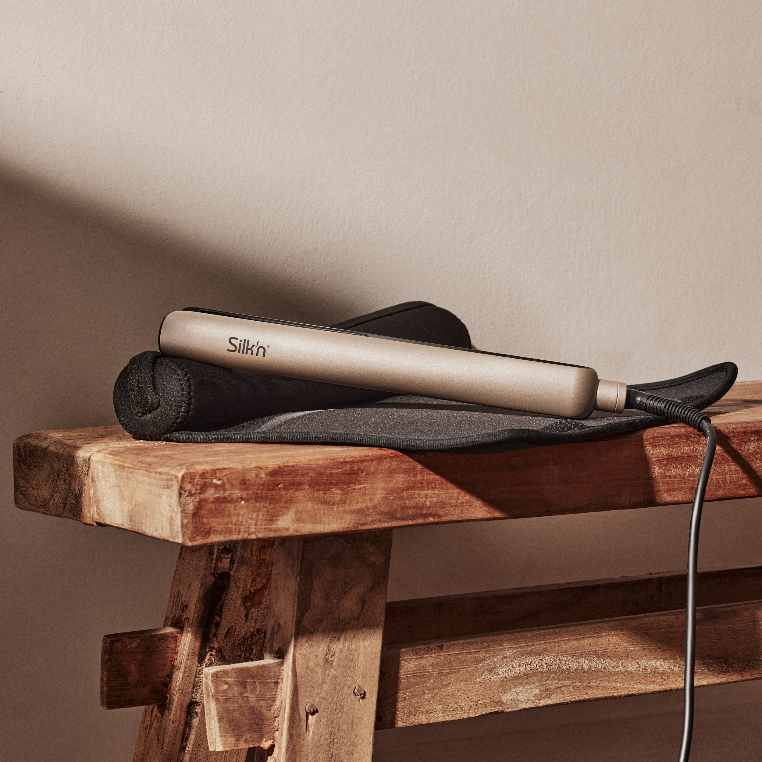 Silk'n Straightener SilkyStraight met infrarood, titanplaten, korte opwarmtijd