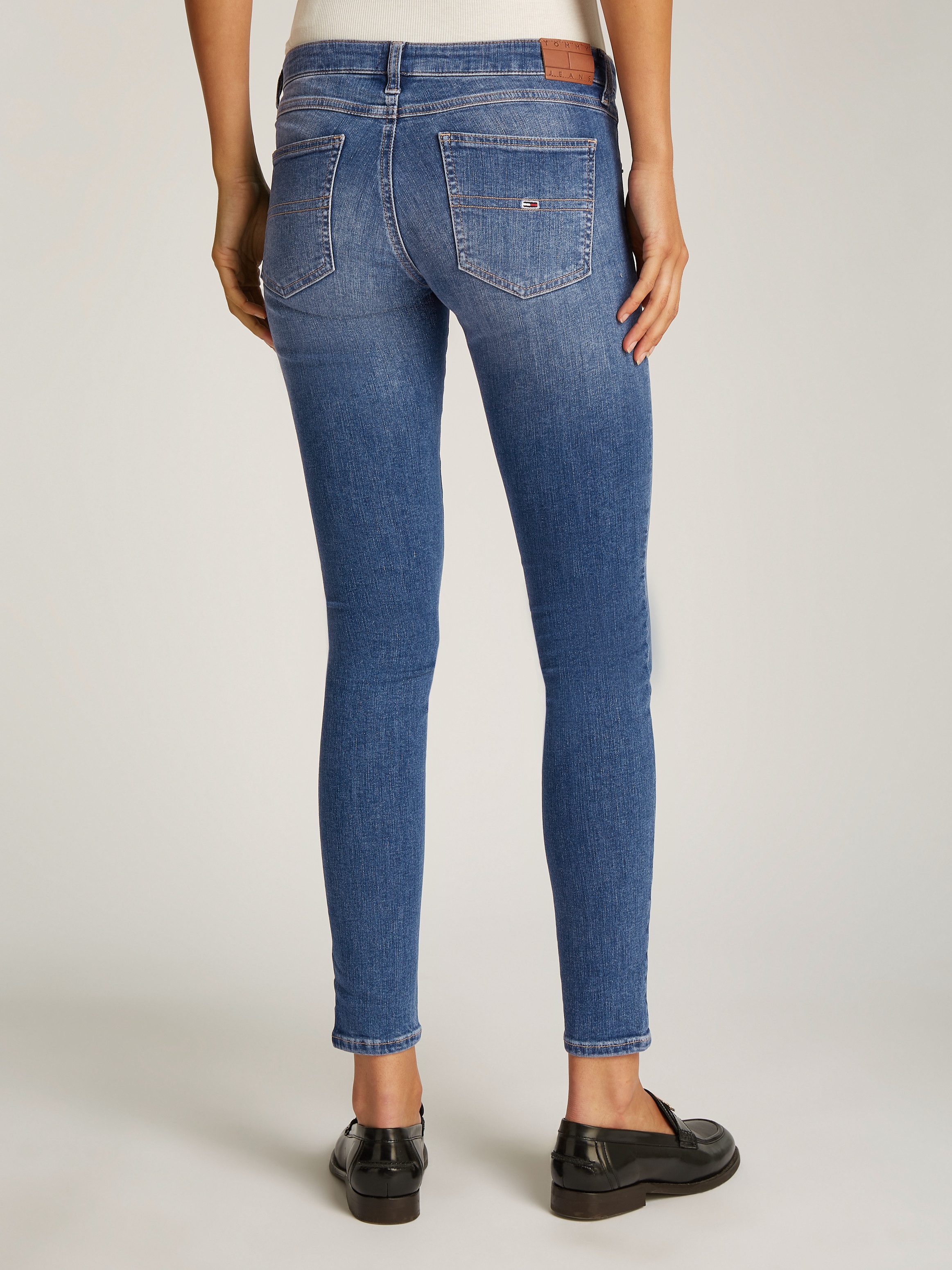 TOMMY JEANS Skinny fit jeans Sophie Low Waist Skinny met logo-badge in enkel-lengte