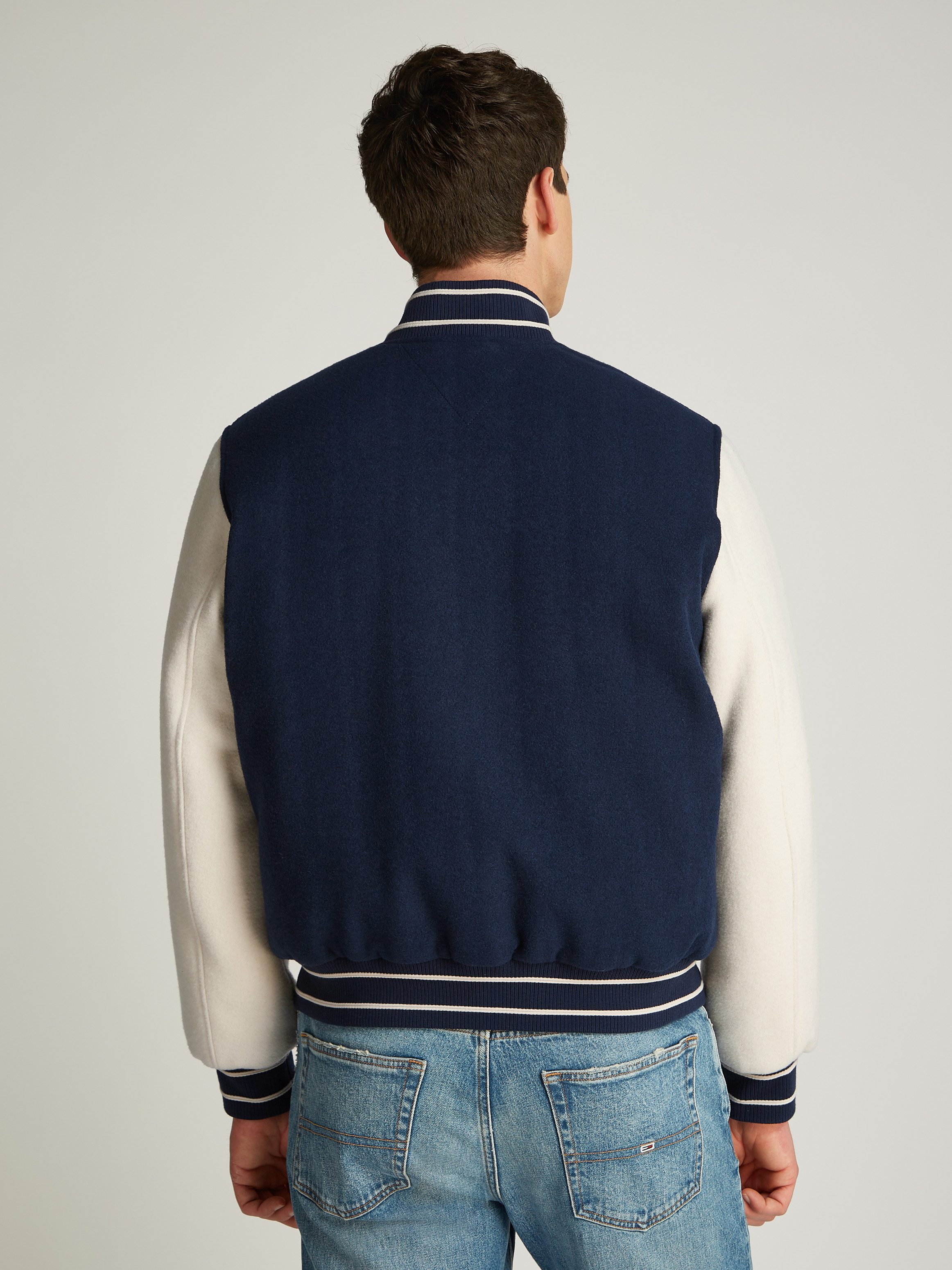 TOMMY JEANS Bomberjack TJM WOOL BLEND VARSITY JKT EXT met colorblock-ontwerp, logoborduring