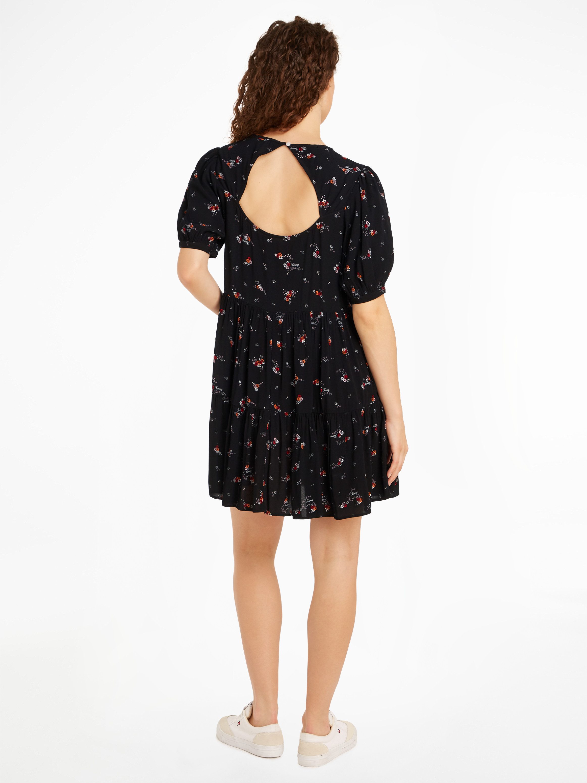 Tommy Jeans Curve Blousejurk TJW BLACK FLORAL TIERD DRESS EXT
