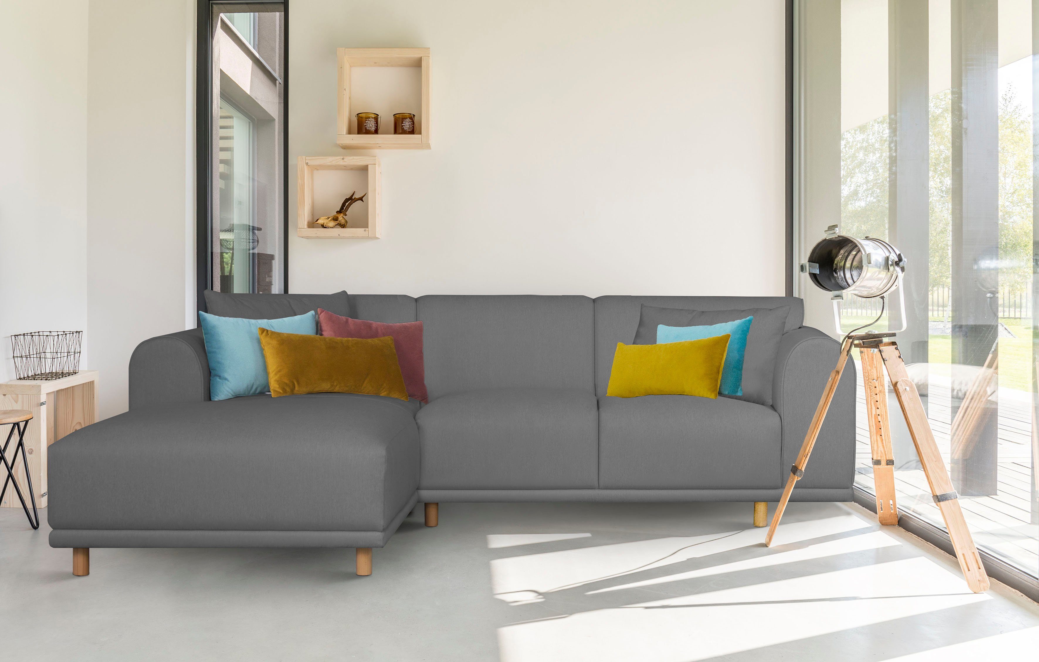 andas Hoekbank Maroon L-vorm in een scandinavisch design, met losse kussens