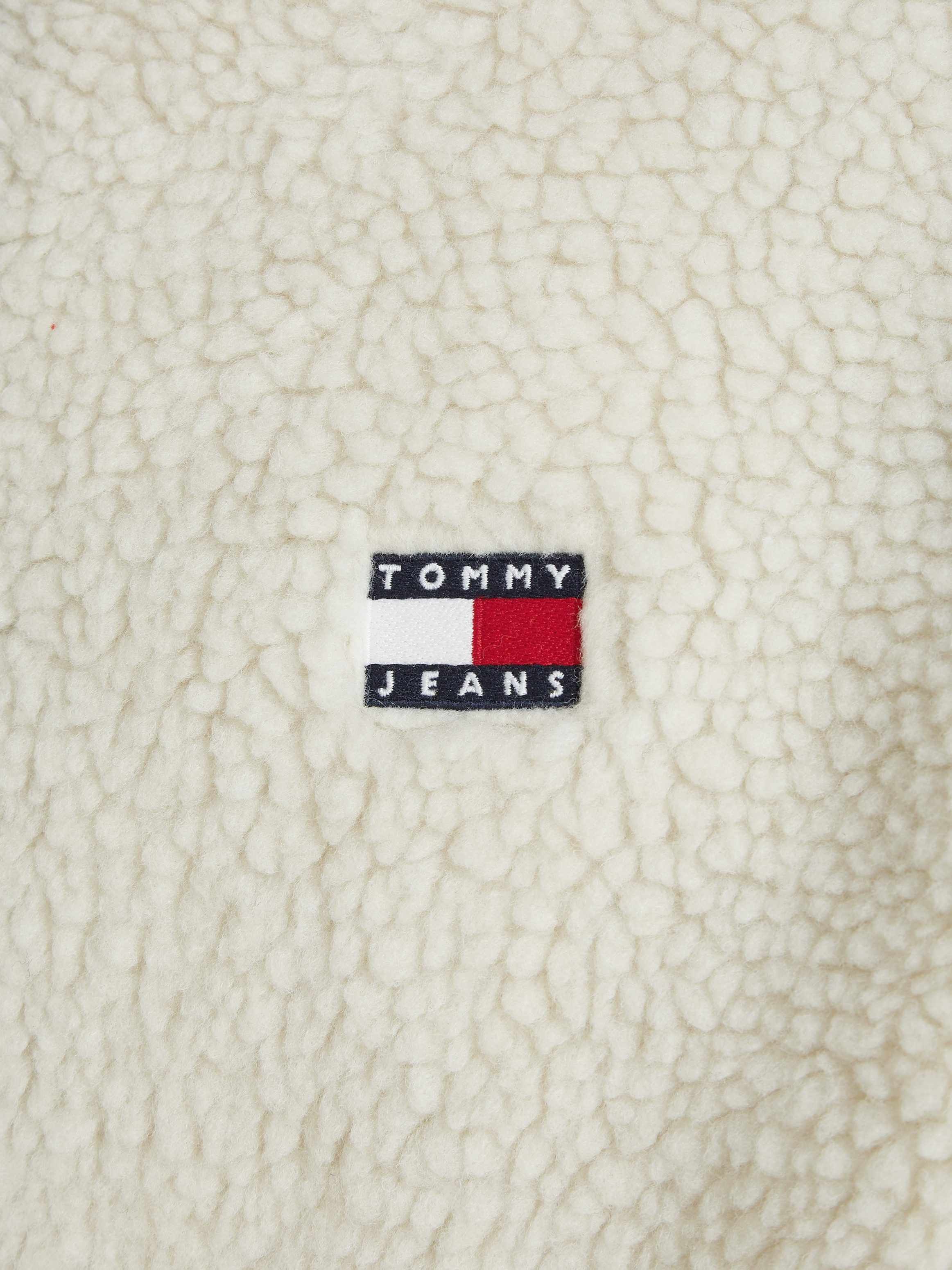 TOMMY JEANS Pluchen jack TJM REG BADGE TEDDY ZIP TRU EXT met logopatch, licht afgezakte schouders