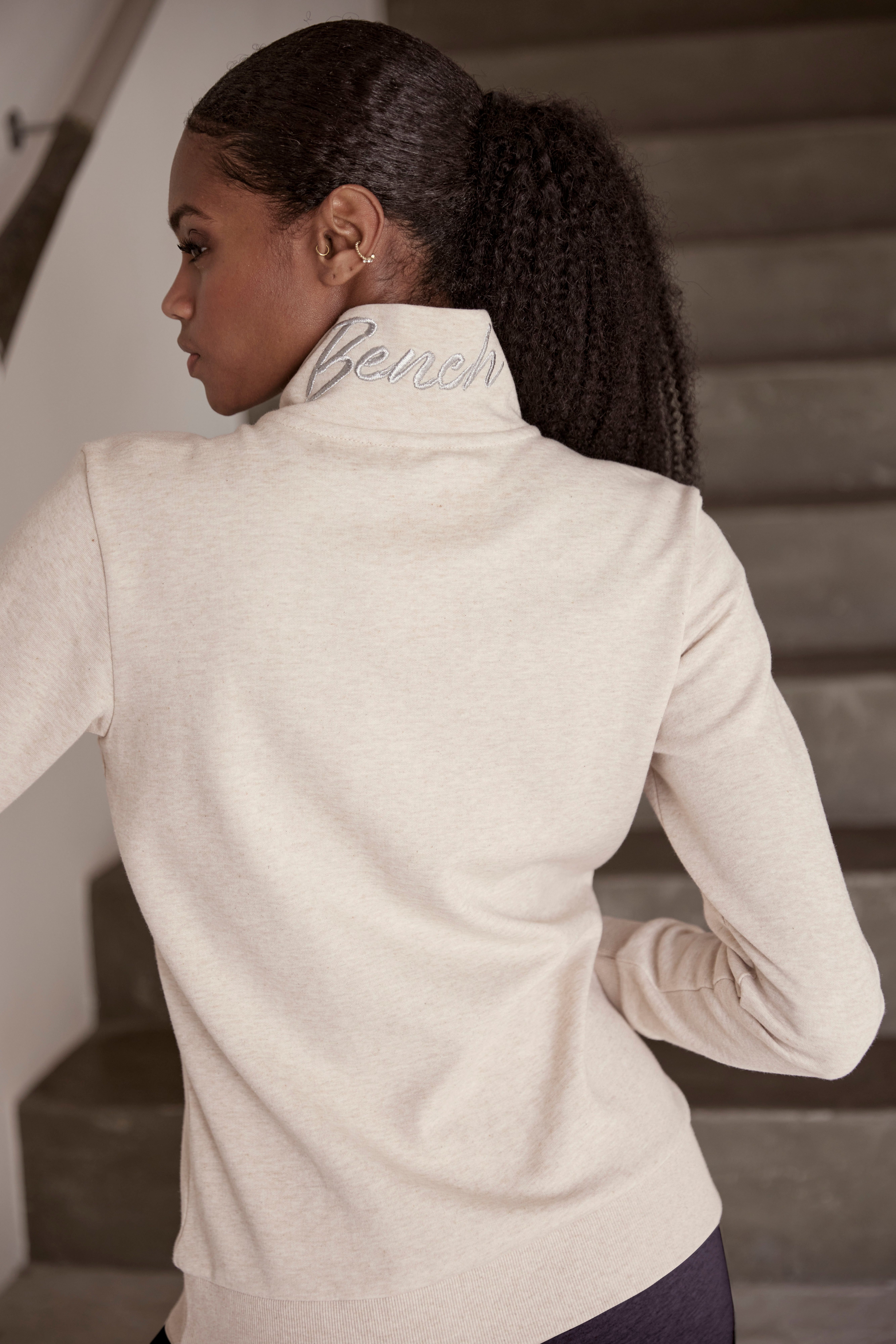 Bench. Loungewear Sweatvest - lounge jas met glanzende logostiksel op de staande kraag, loungewear
