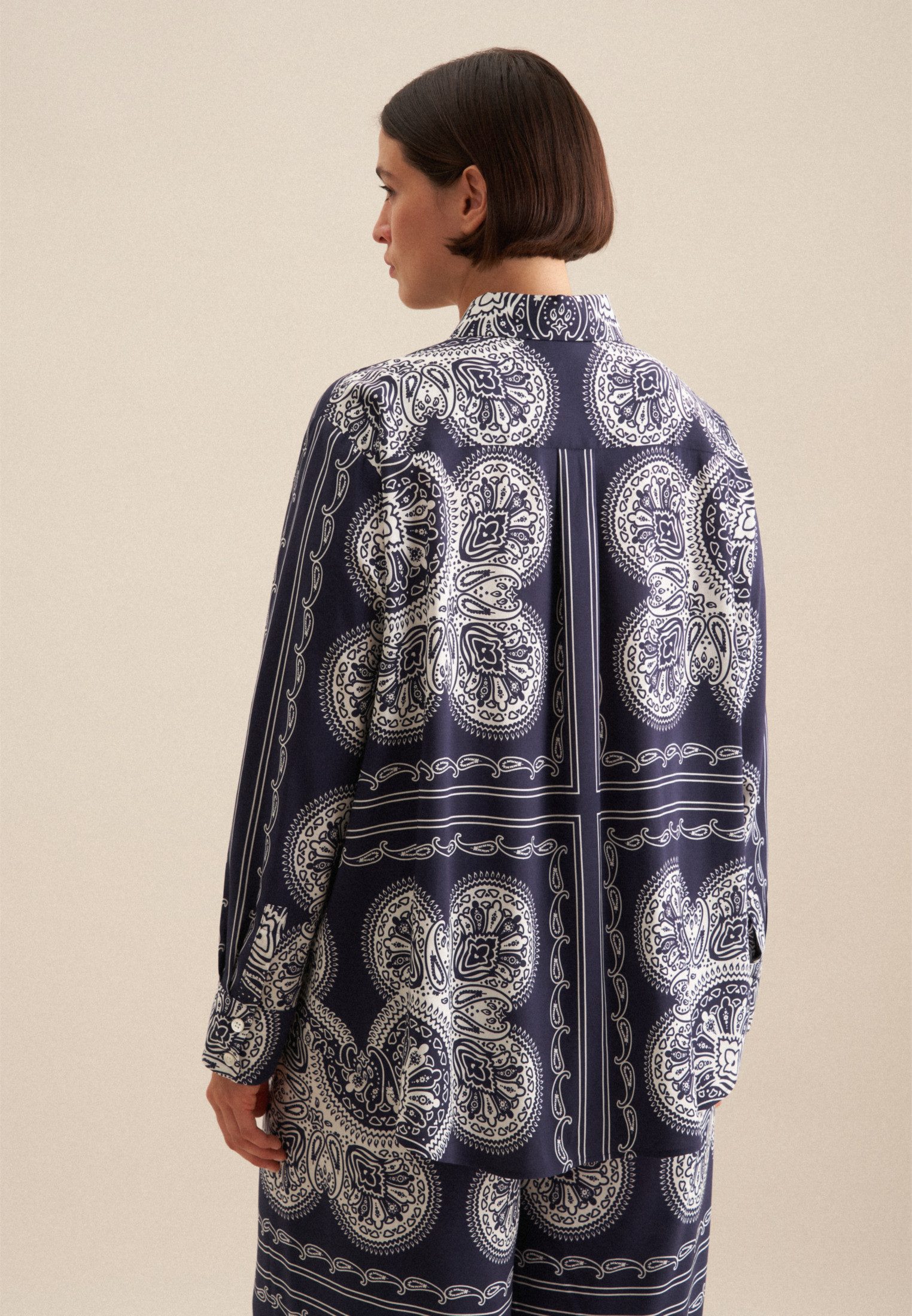 seidensticker Overhemdblouse Zwarte roos Langarm kraag sjaalprint