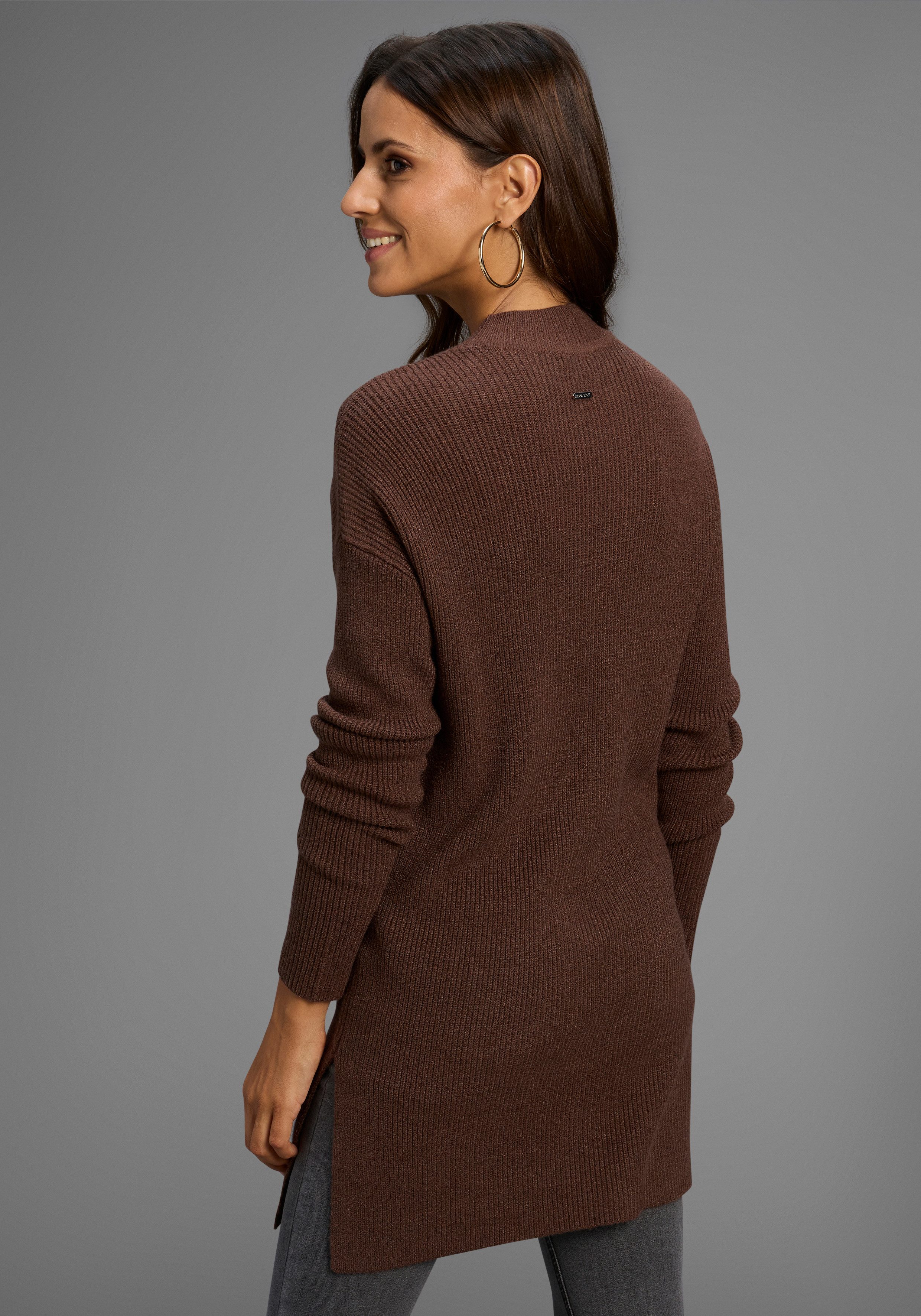 Laura Scott Trui met staande kraag zacht winterbreisel met zijspliten - nieuwe collectie