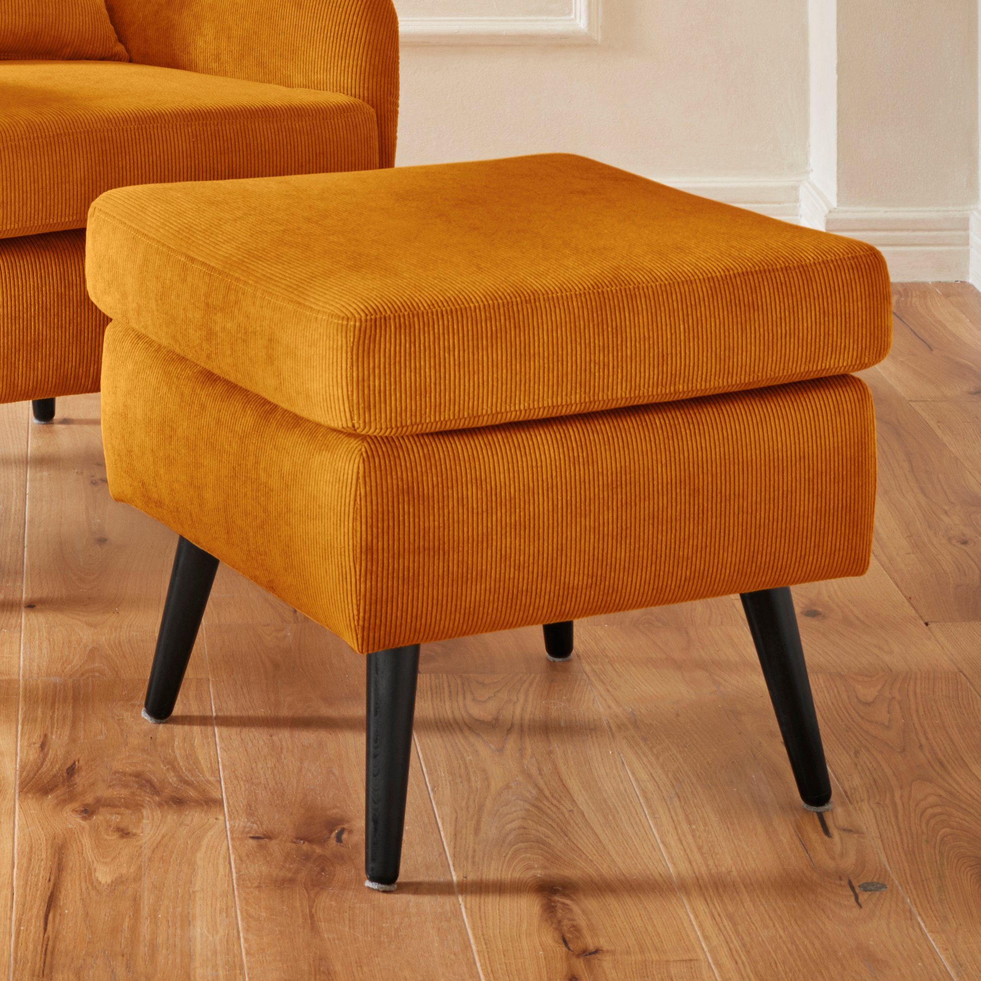 Guido Maria Kretschmer Home&Living Hocker Sallito de kleinere versie van 'salla', in 6 stofkwaliteiten hockers oranje