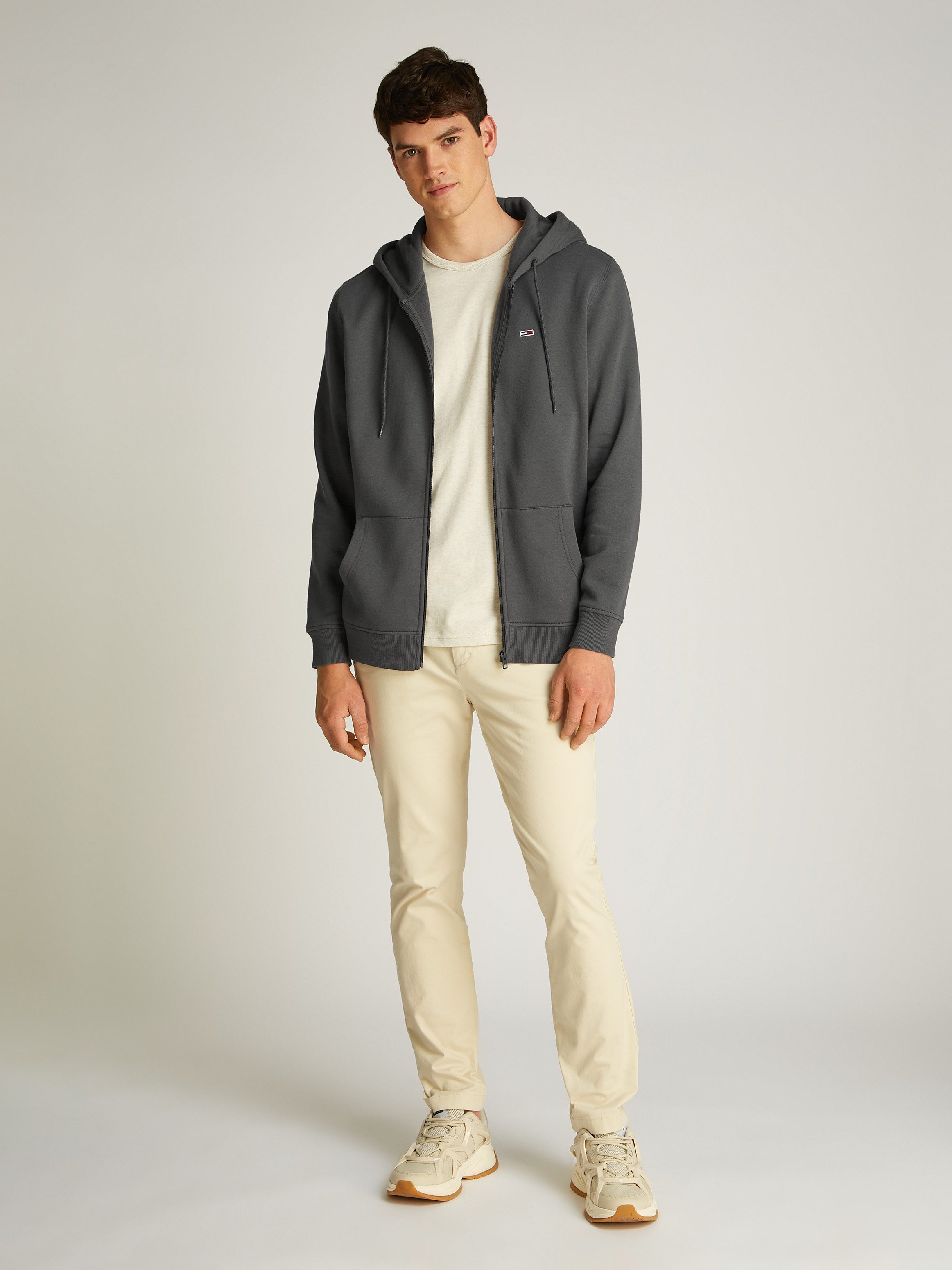TOMMY JEANS Sweatshirt TJM REG S FLAG ZIP FLEECE THRU met geborduurd merklogo op borsthoogte