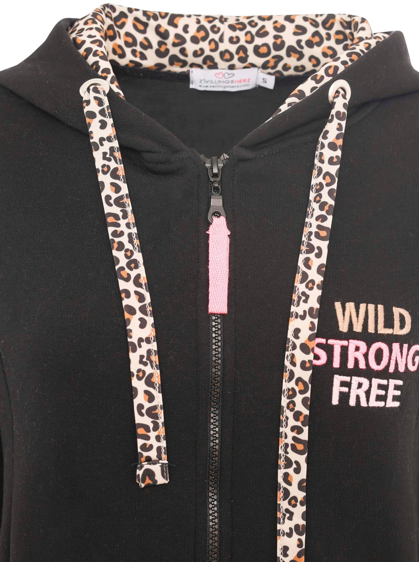 Zwillingsherz Jersey jas Wild and Free met opvallend voor- en achtermotief en leo-details