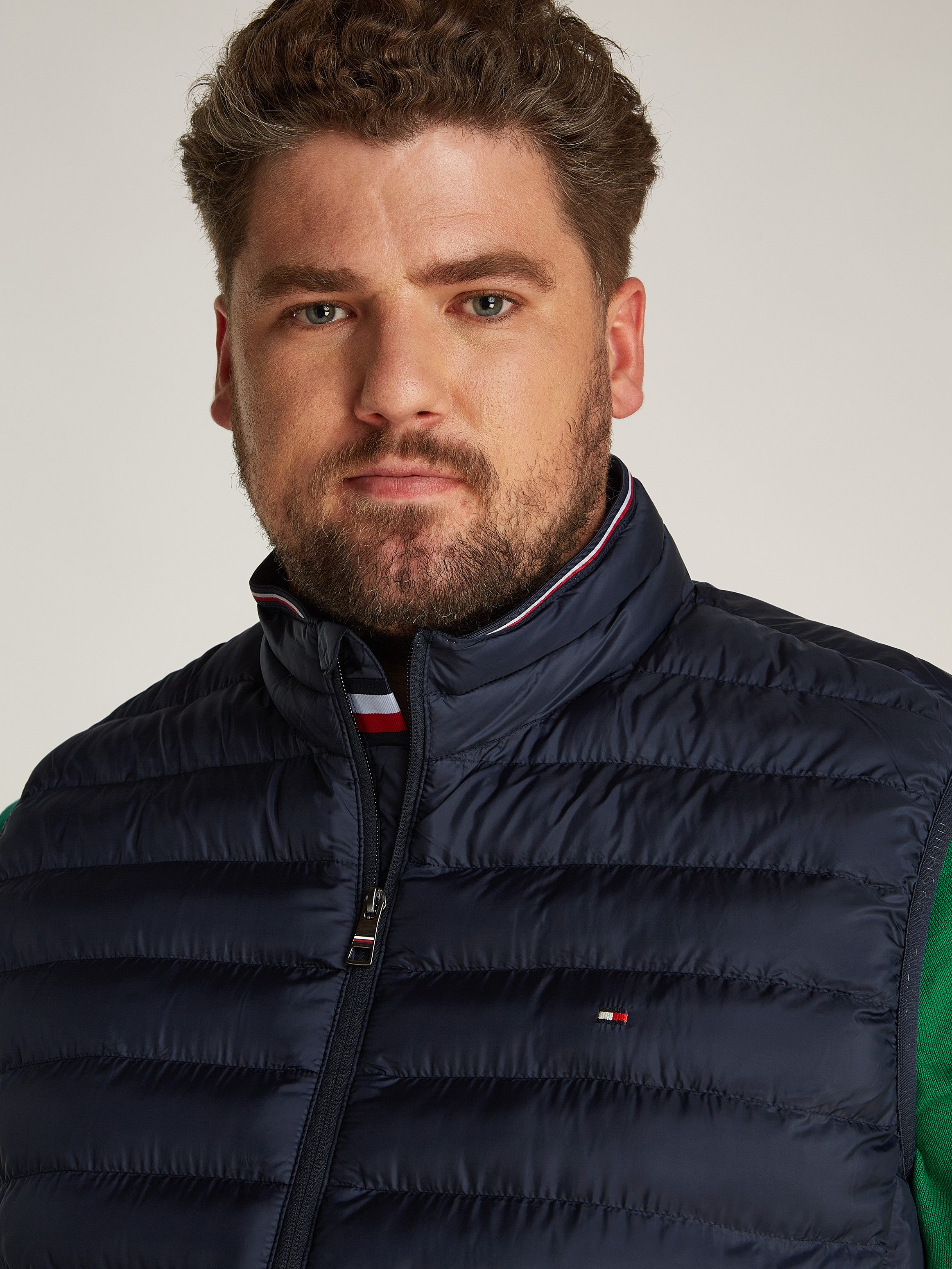Tommy Hilfiger Bodywarmer BT-PACKABLE RECYCLED VEST-B in grote maten met logo-borduursel op borsthoogte