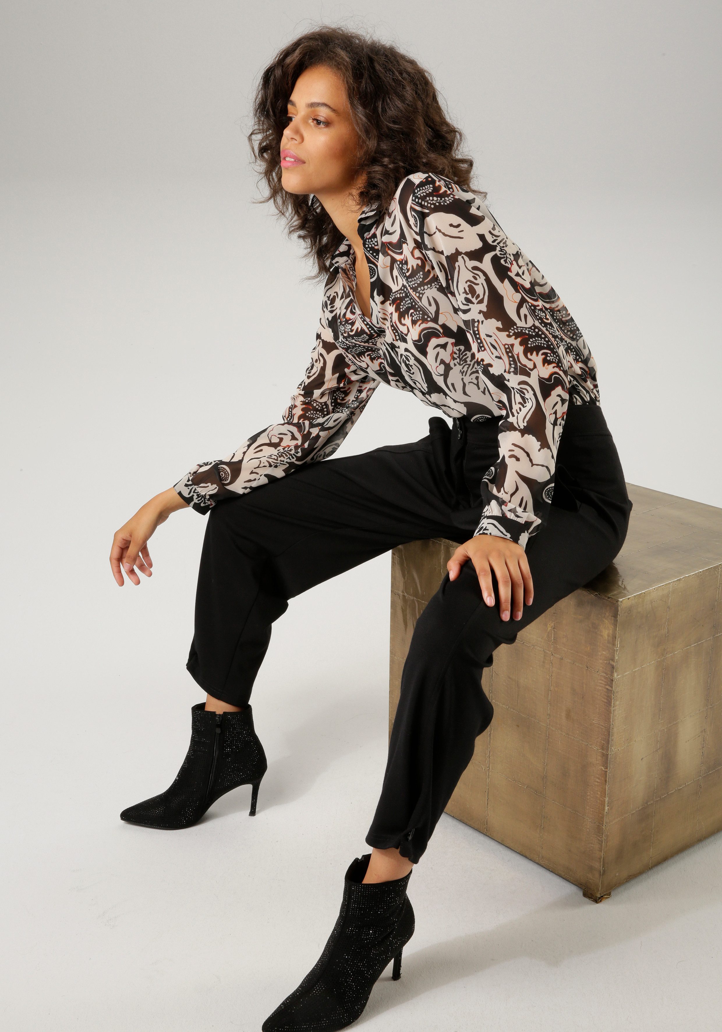 Aniston CASUAL Overhemdblouse met kleuraccenten in extravagante bladeren-print