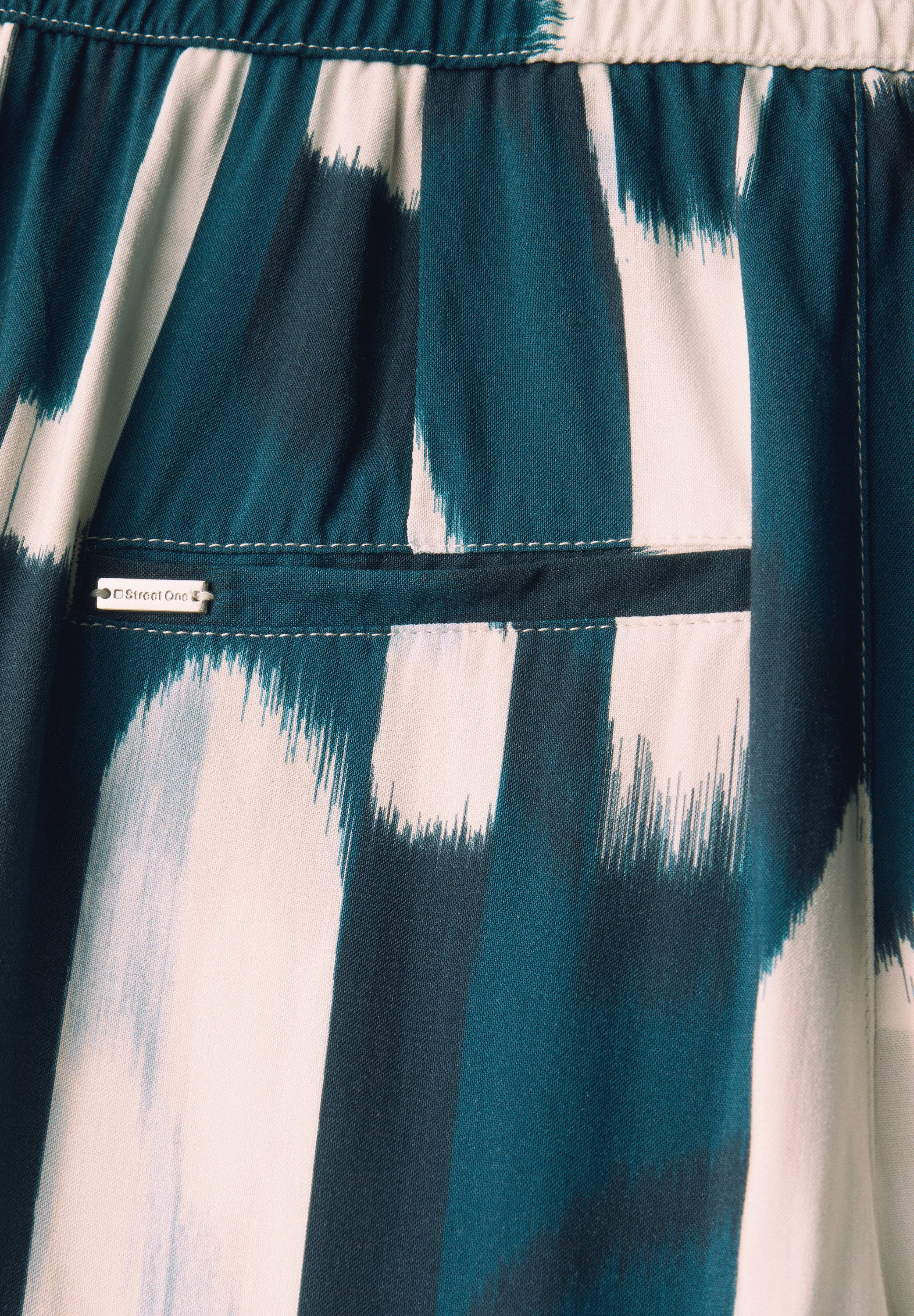 STREET ONE Stoffen broek Style Emee met elastische tailleband en tunnelkoord, met grafisch patroon