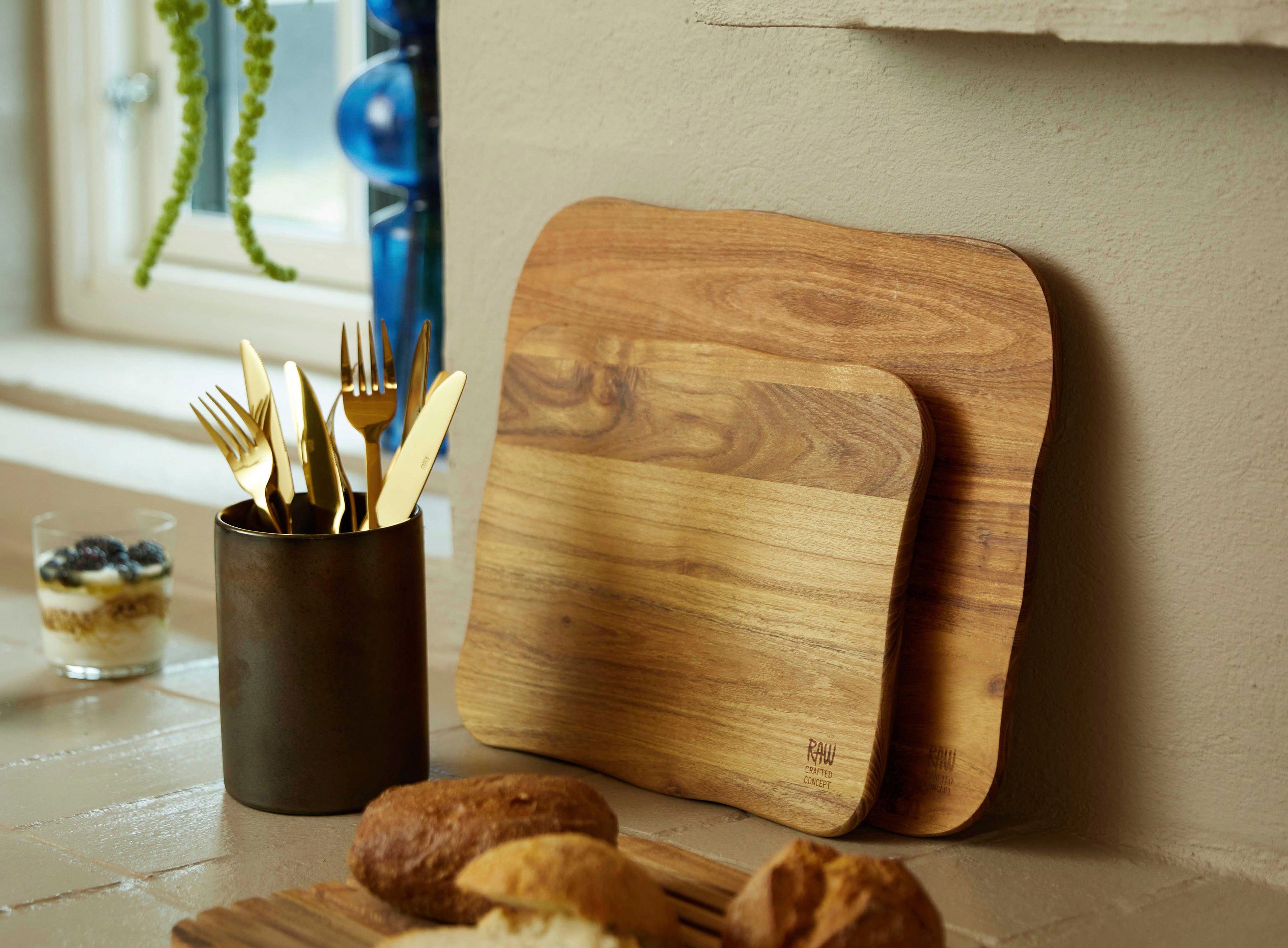 aida RAW Snijplank RAW Teak organic shape, each piece is unique