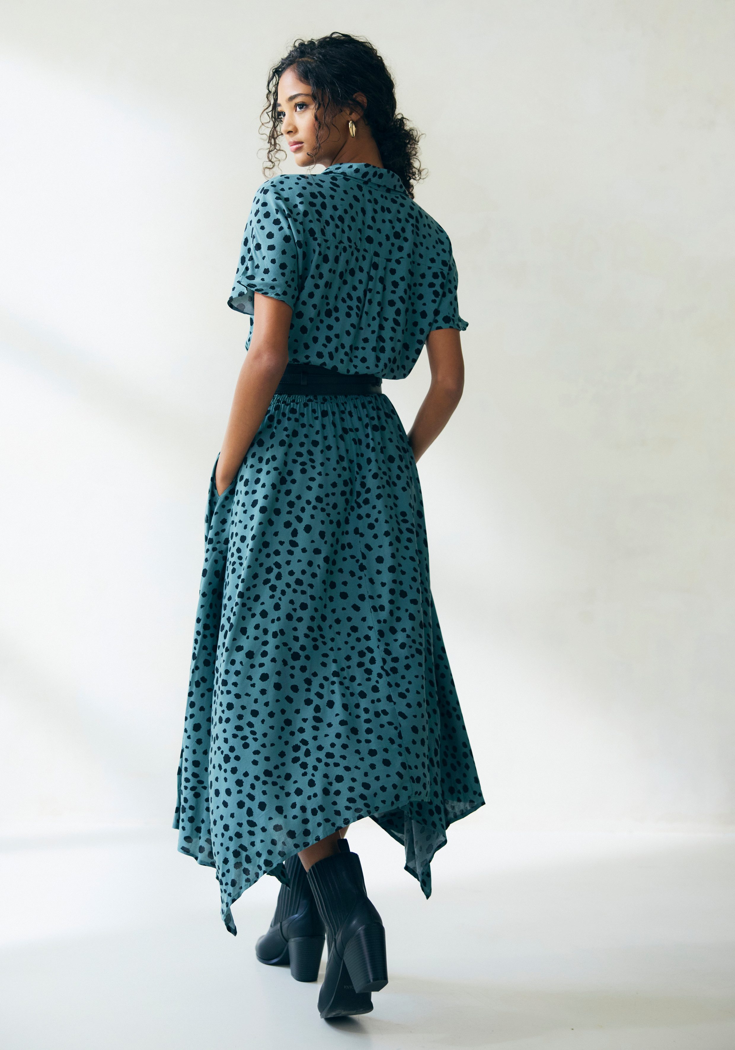 Lascana Gedessineerde jurk met stippenprint en asymmetrische zoom, overhemdjurk, midijurk