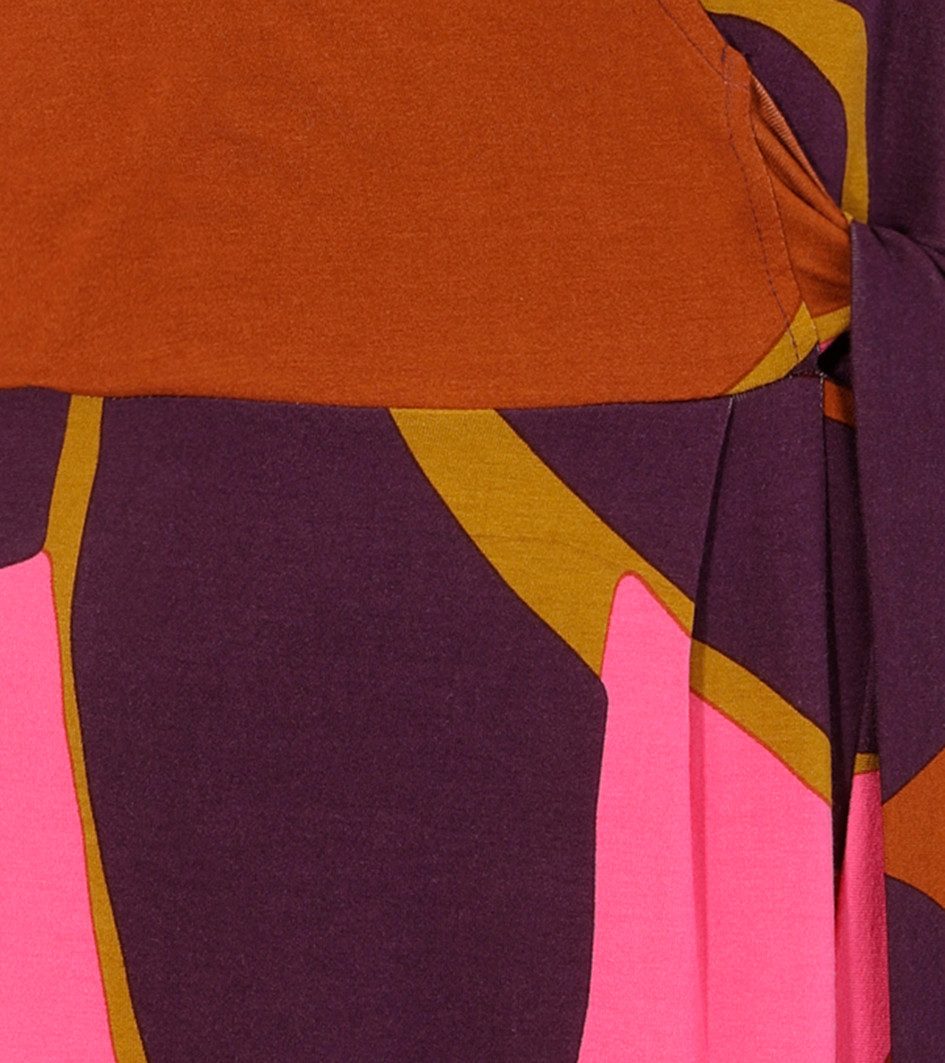 Aniston SELECTED Jerseyjurk met verleidelijk decolleté en trendy print