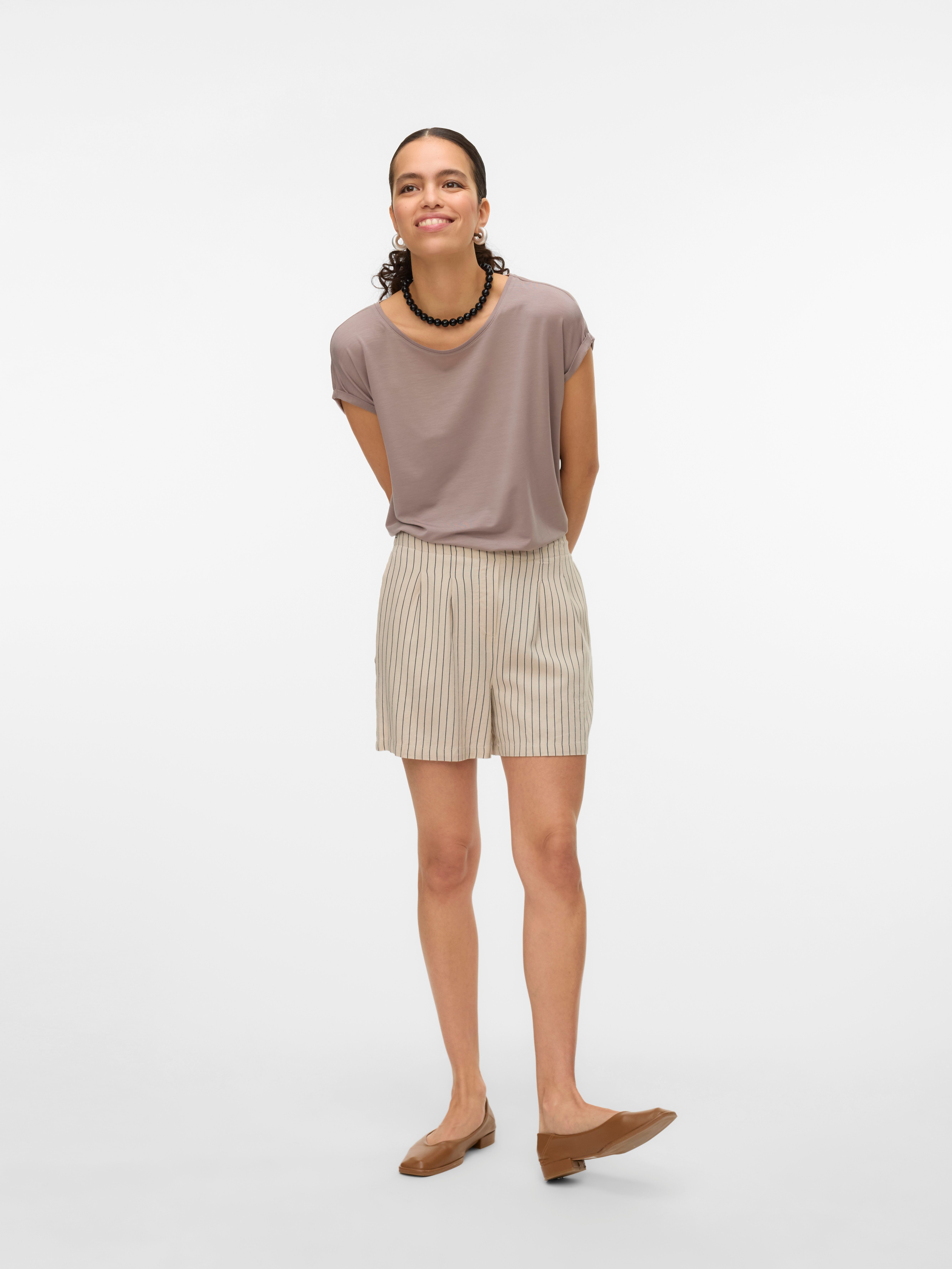 Vero Moda Short VMJESMILO HW SHORTS WVN GA NOOS