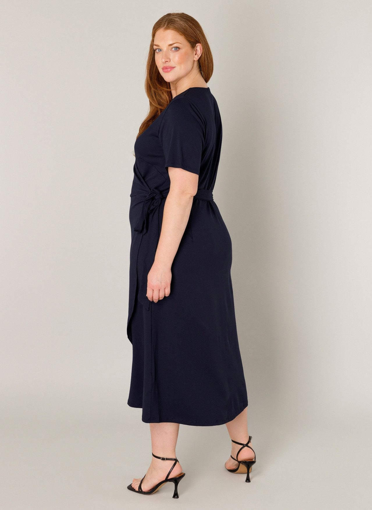 Base Level Curvy Wikkeljurk Abbie Soepelvallende viscose-mixkwaliteit