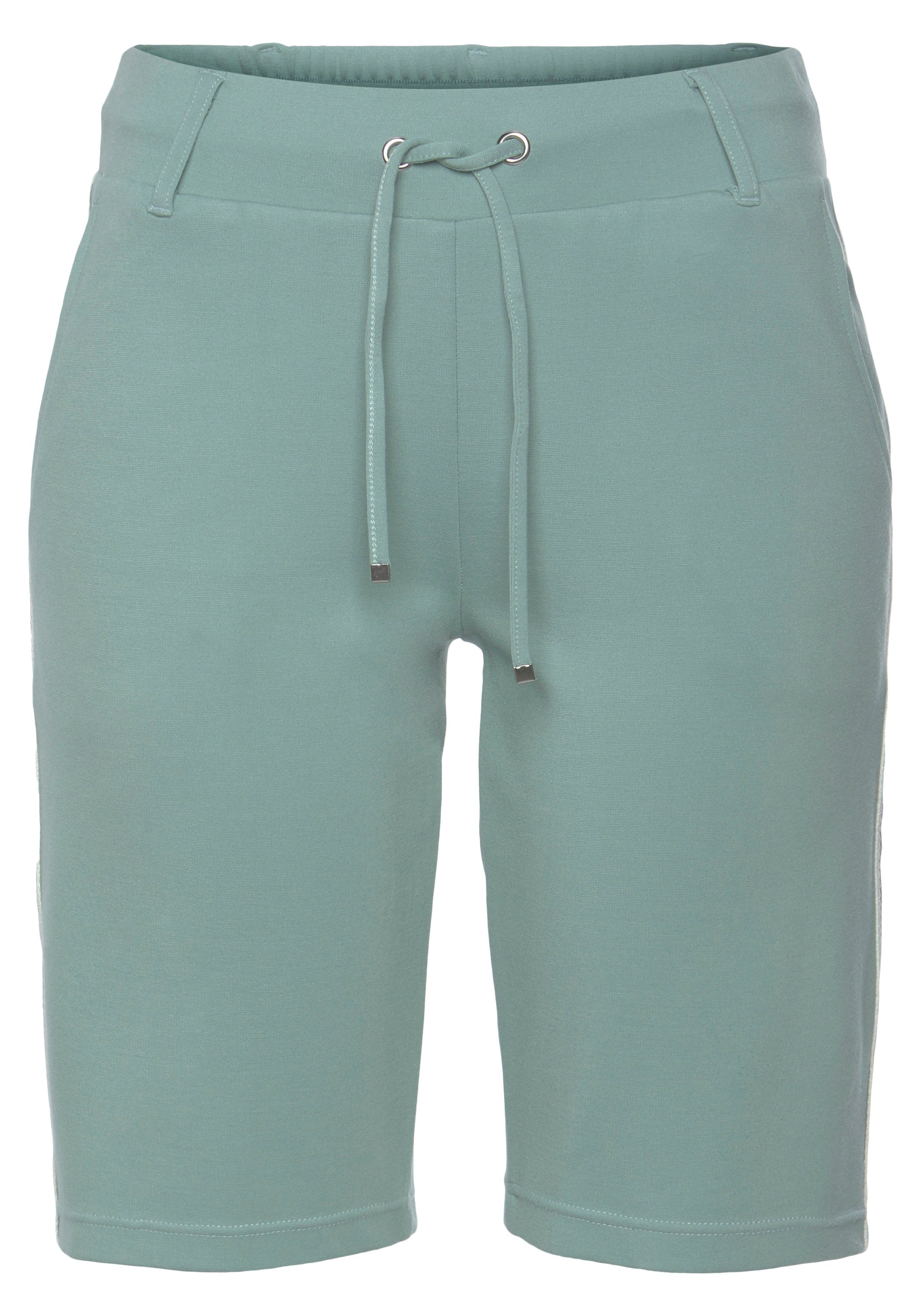 Lascana Short met zijstrepen, loungewear