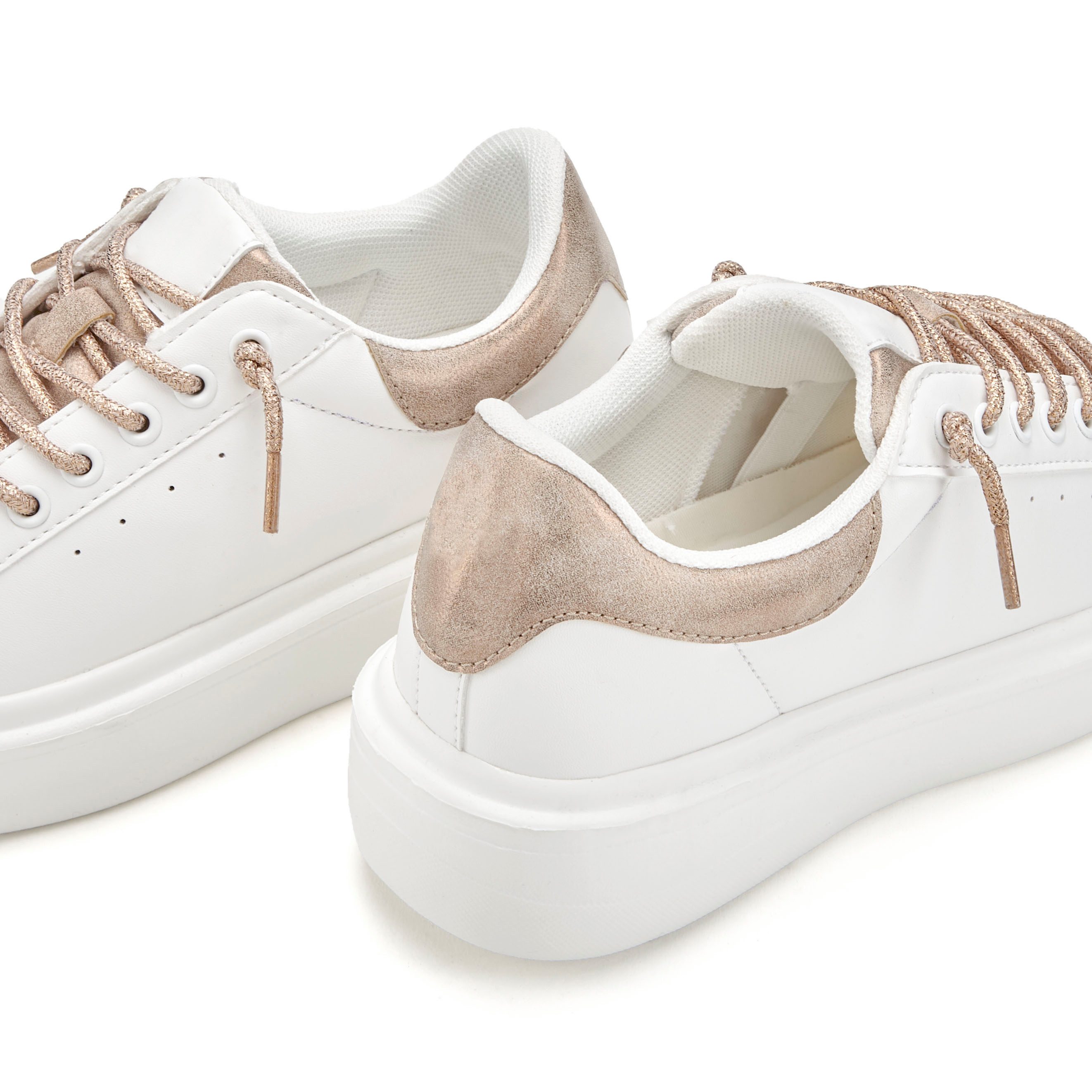 Lascana Sneakers Slip-on sneakers Slip-On sneaker met metallic details, vrijetijdsschoenen VEGAN