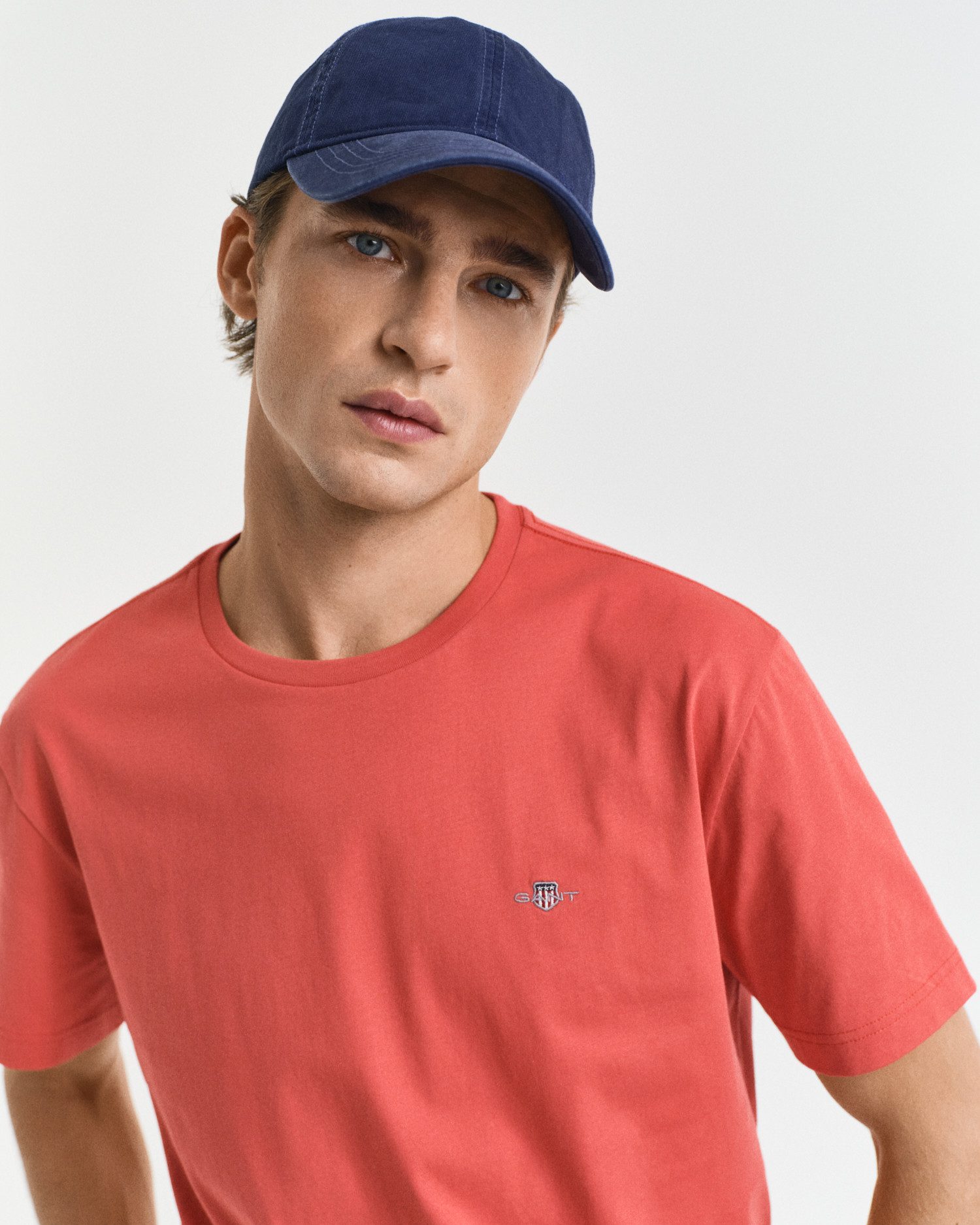 Gant T-shirt REG SHIELD SS T-SHIRT met logoborduursel op borsthoogte
