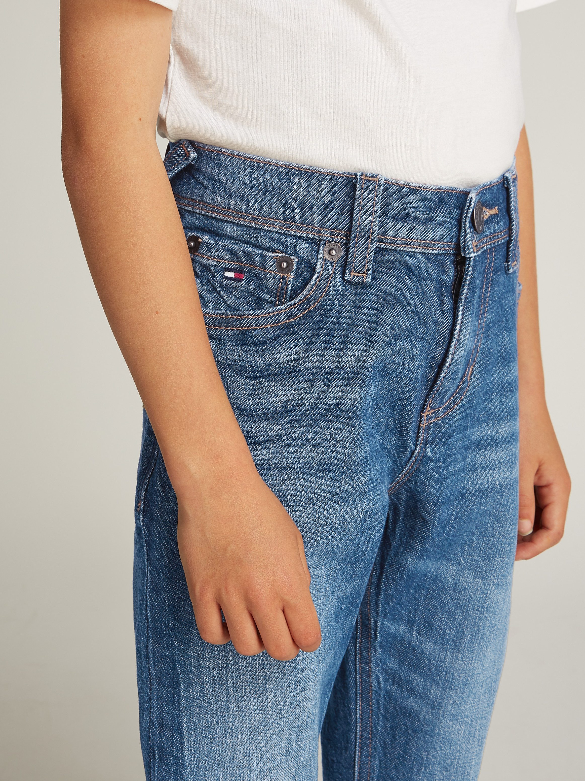 Tommy Hilfiger Straight jeans SCANTON Y met logo-borduursels, badge