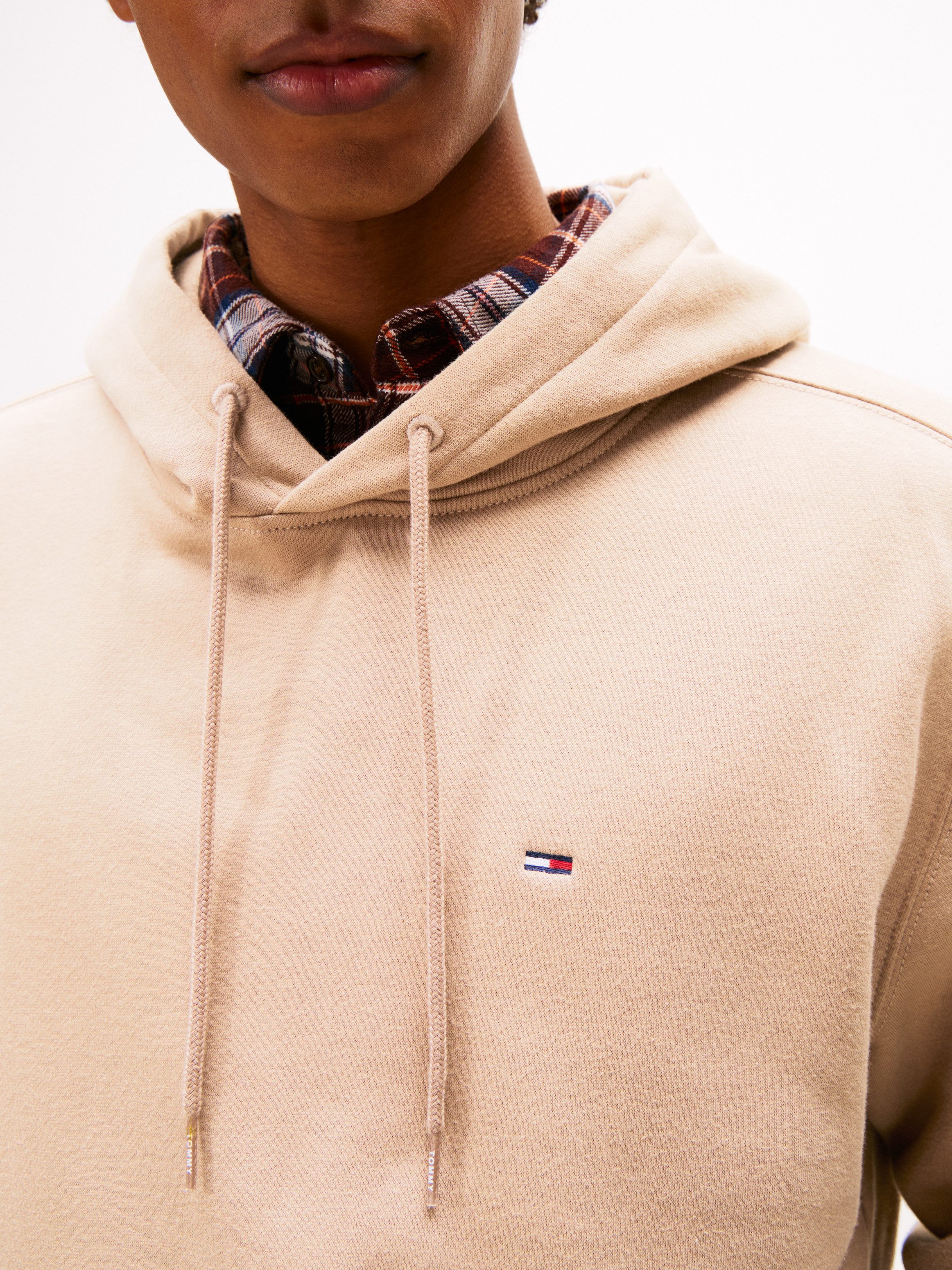 TOMMY JEANS Sweatshirt TJM REG S FLAG HOODIE met geborduurd merklogo op borsthoogte