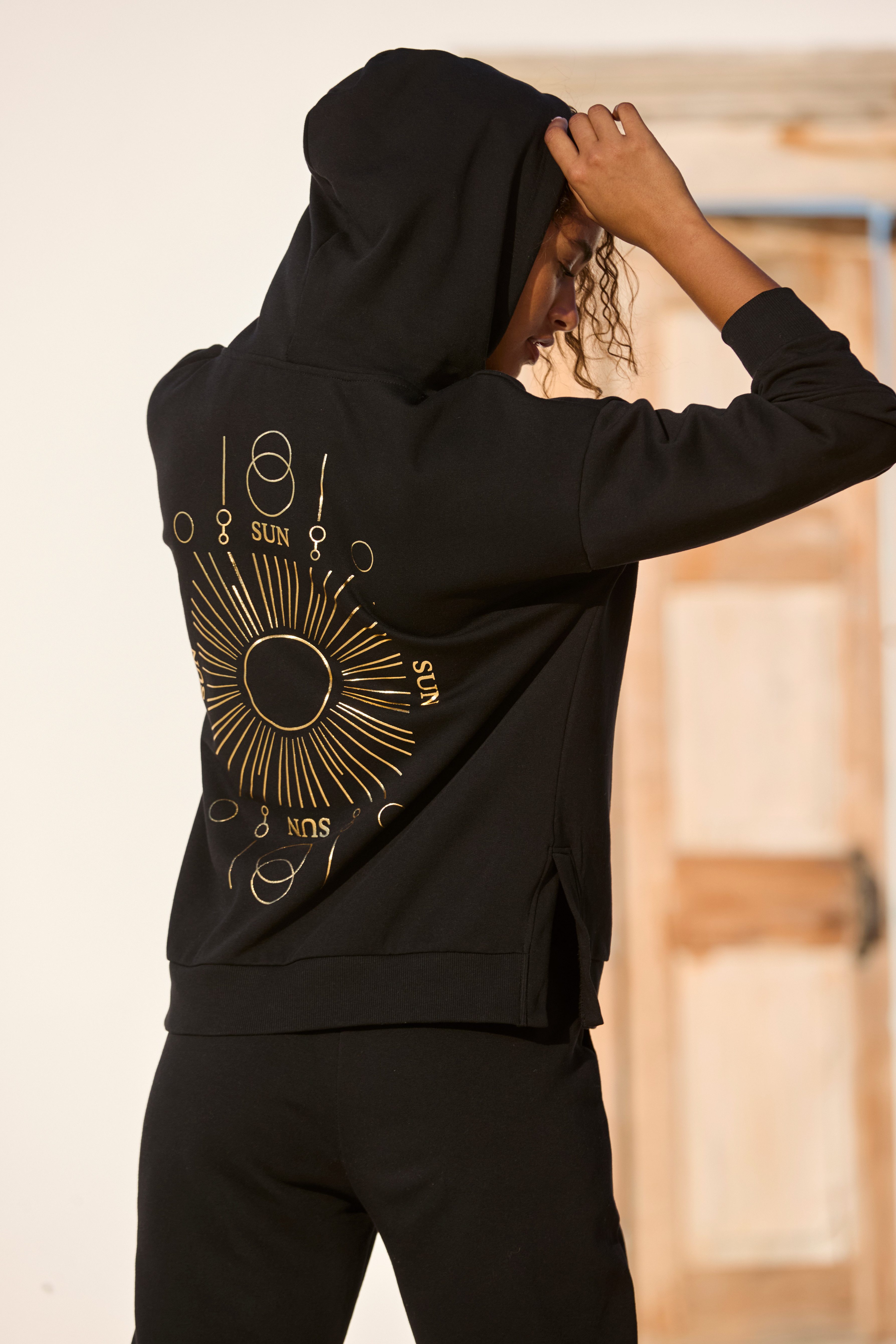 Buffalo Hoodie Capuchon sweatshirt met grote rugprint met glanseffect loungewear