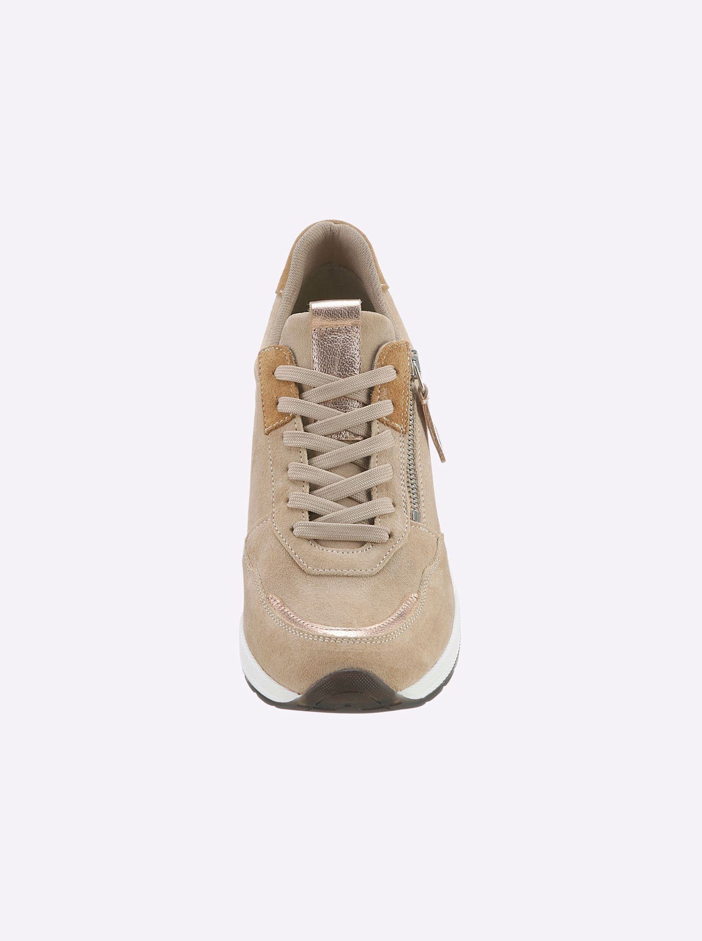 Casual Looks Sneakers