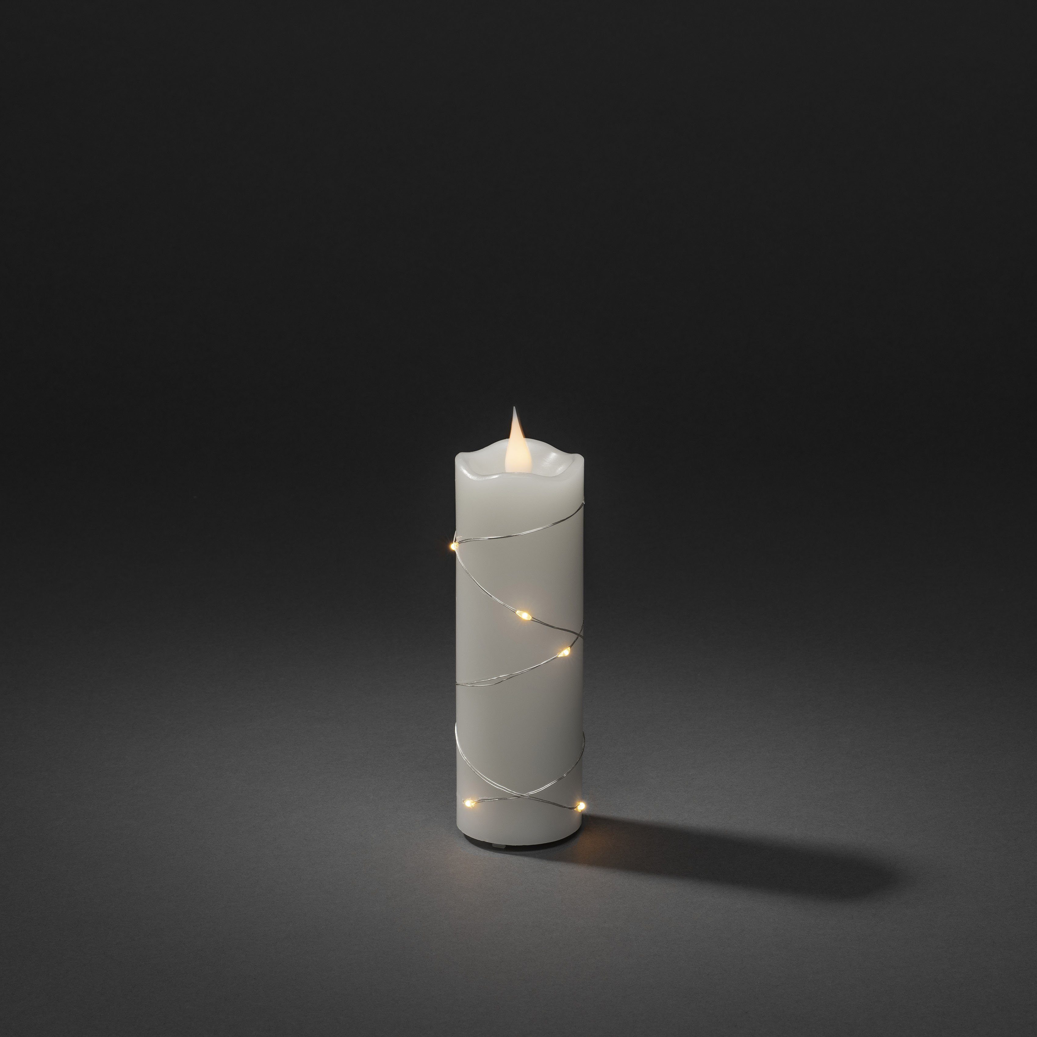 KONSTSMIDE Led-kaars Kerst versiering Ledkaars van echte was wit, met 3D vlam en zilverkleur. Draad omwikkeld (1-delig)