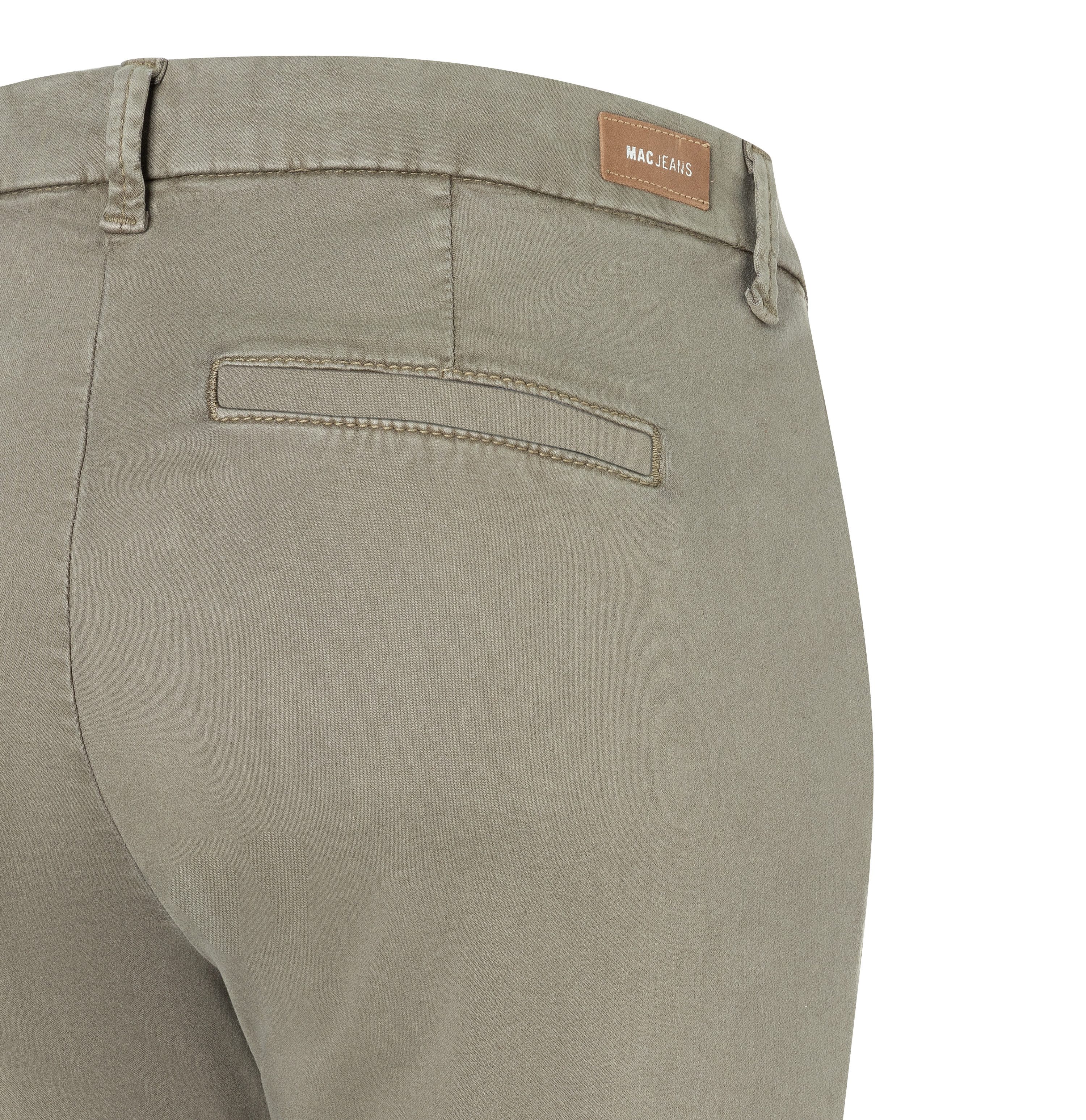 MAC Chino turn up met subtiele glans, elegant en sportief tegelijk