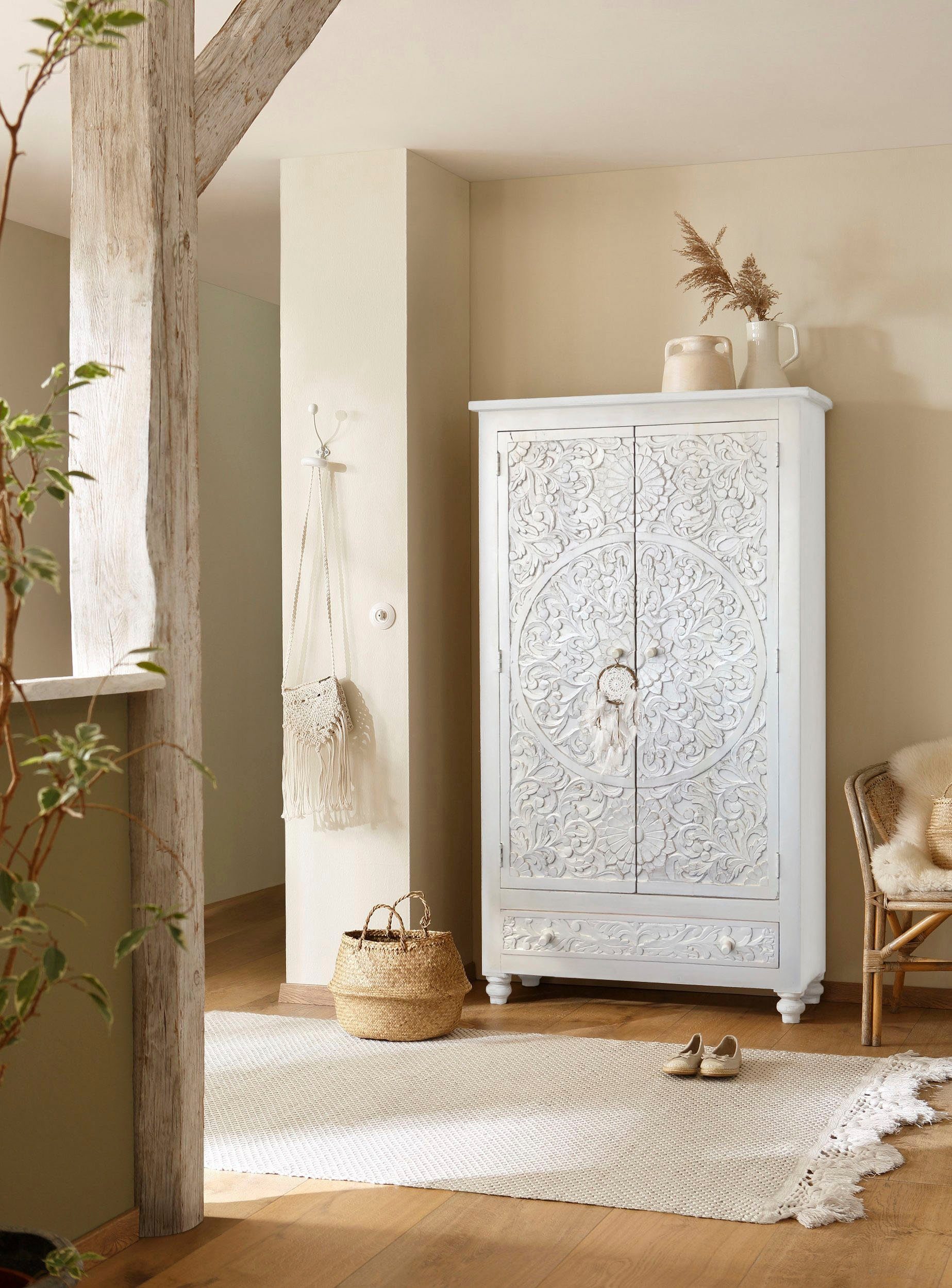 Home affaire Draaideurkast FENRIS gemakkelijk te onderhouden mangohout, met decoratief houtsnijwerk, hoogte 180 cm