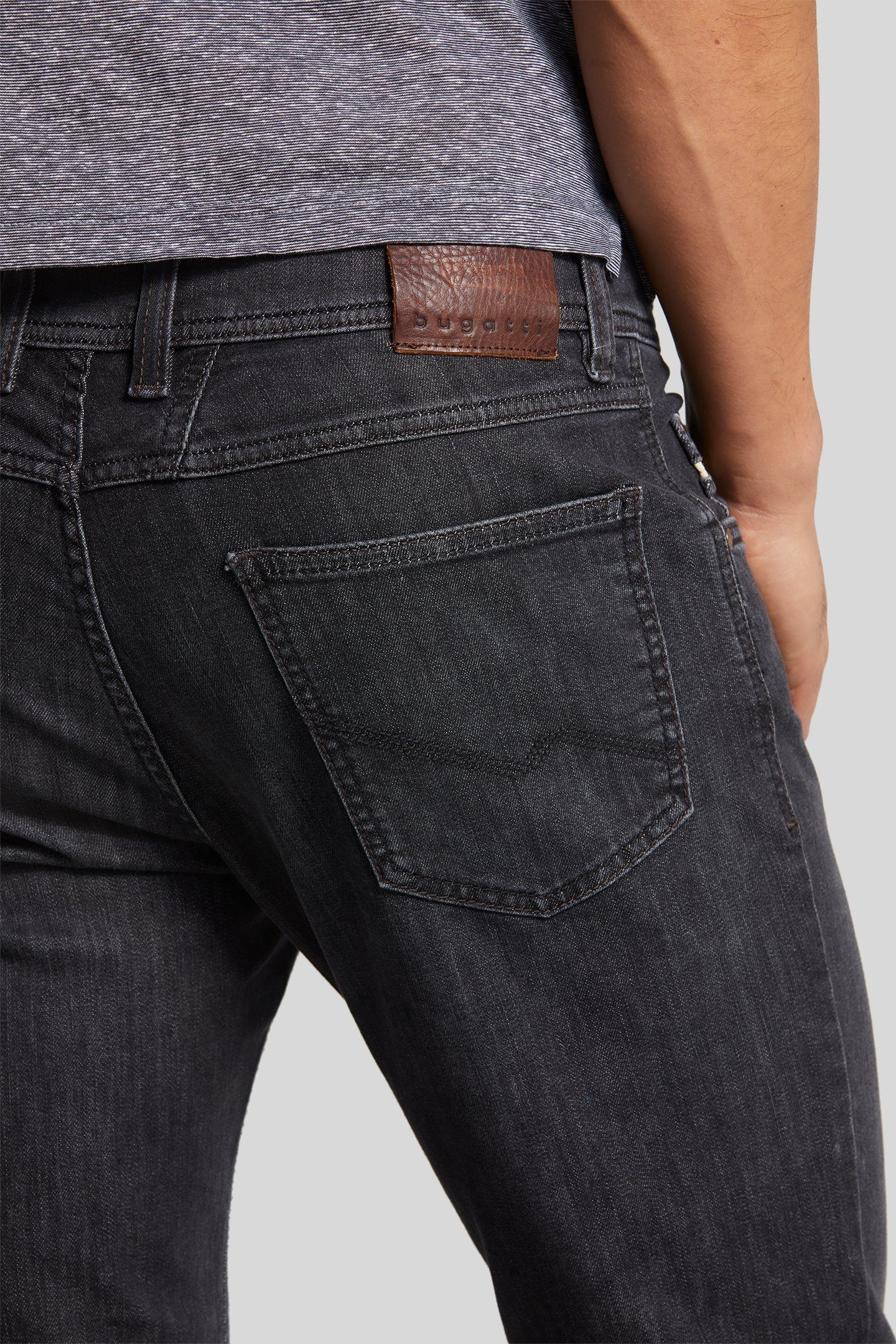 Bugatti 5-pocket jeans met een lichte used-look