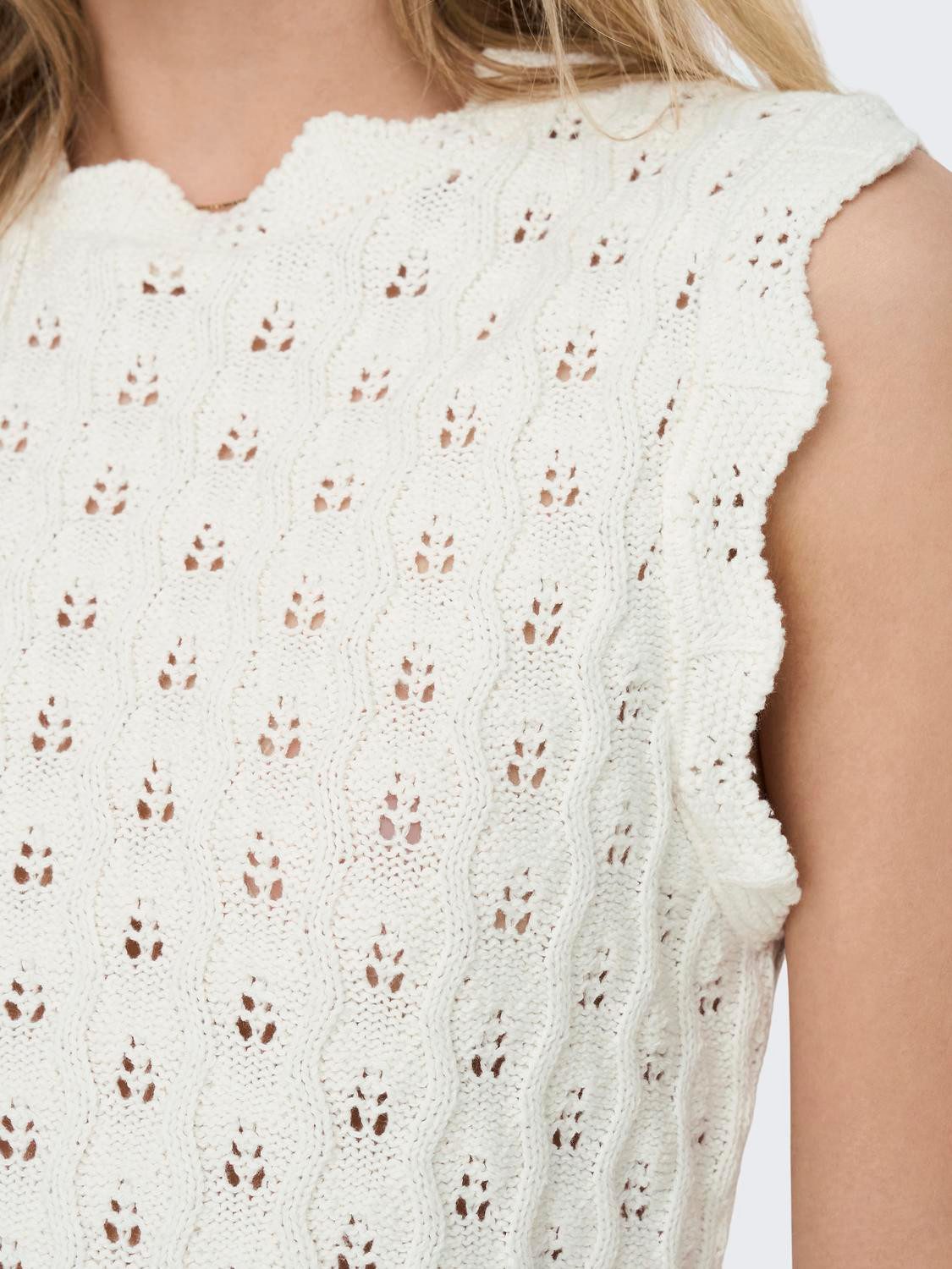 Only Gebreide top ONLLUNA LIFE SL O-NECK TANK NOOS KNT