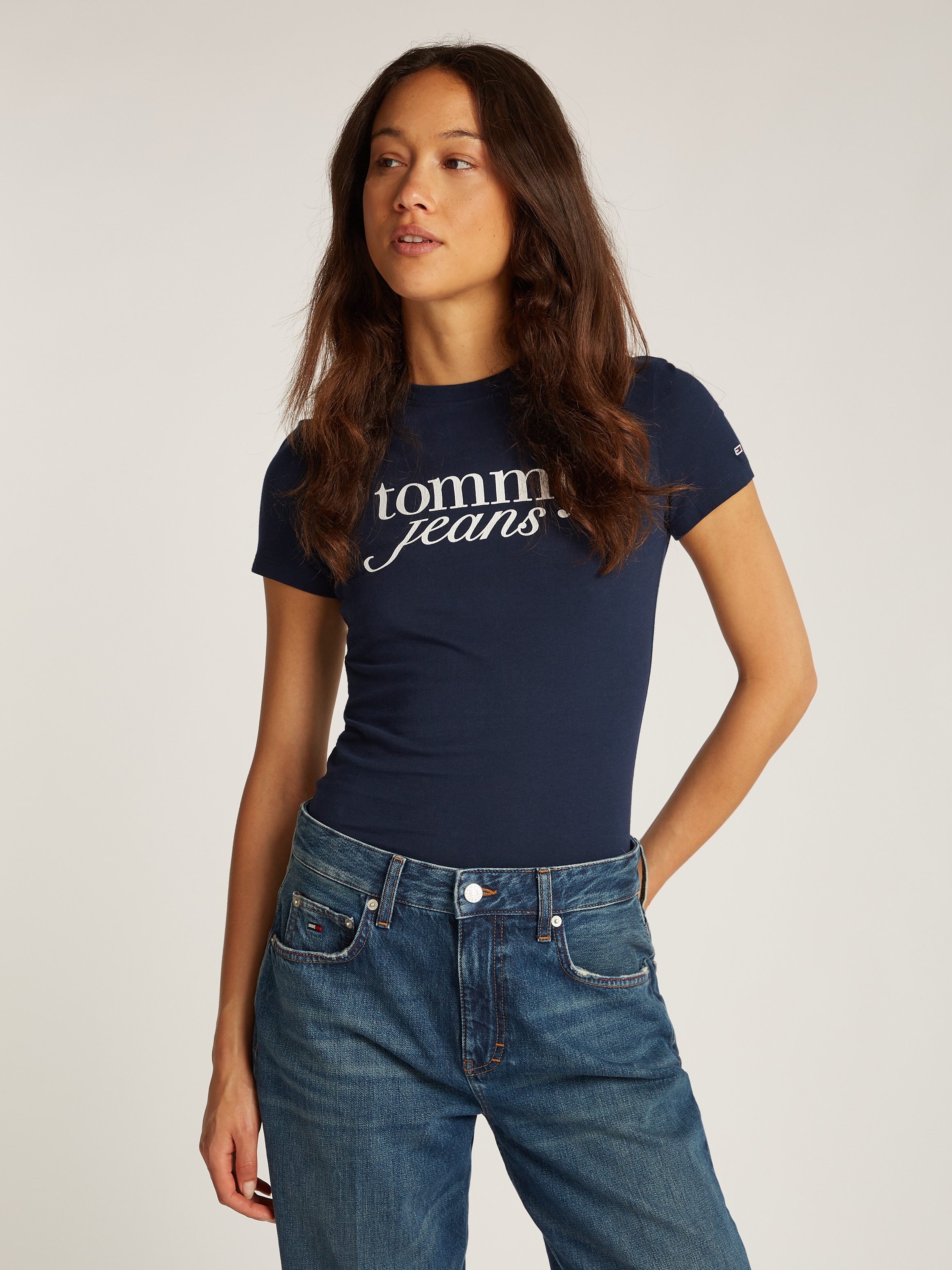 Tommy Jeans Curve Shirt met ronde hals Shirt TJW SLIM ESSENTIAL in grote maten, logoprint op borsthoogte, met logoborduring