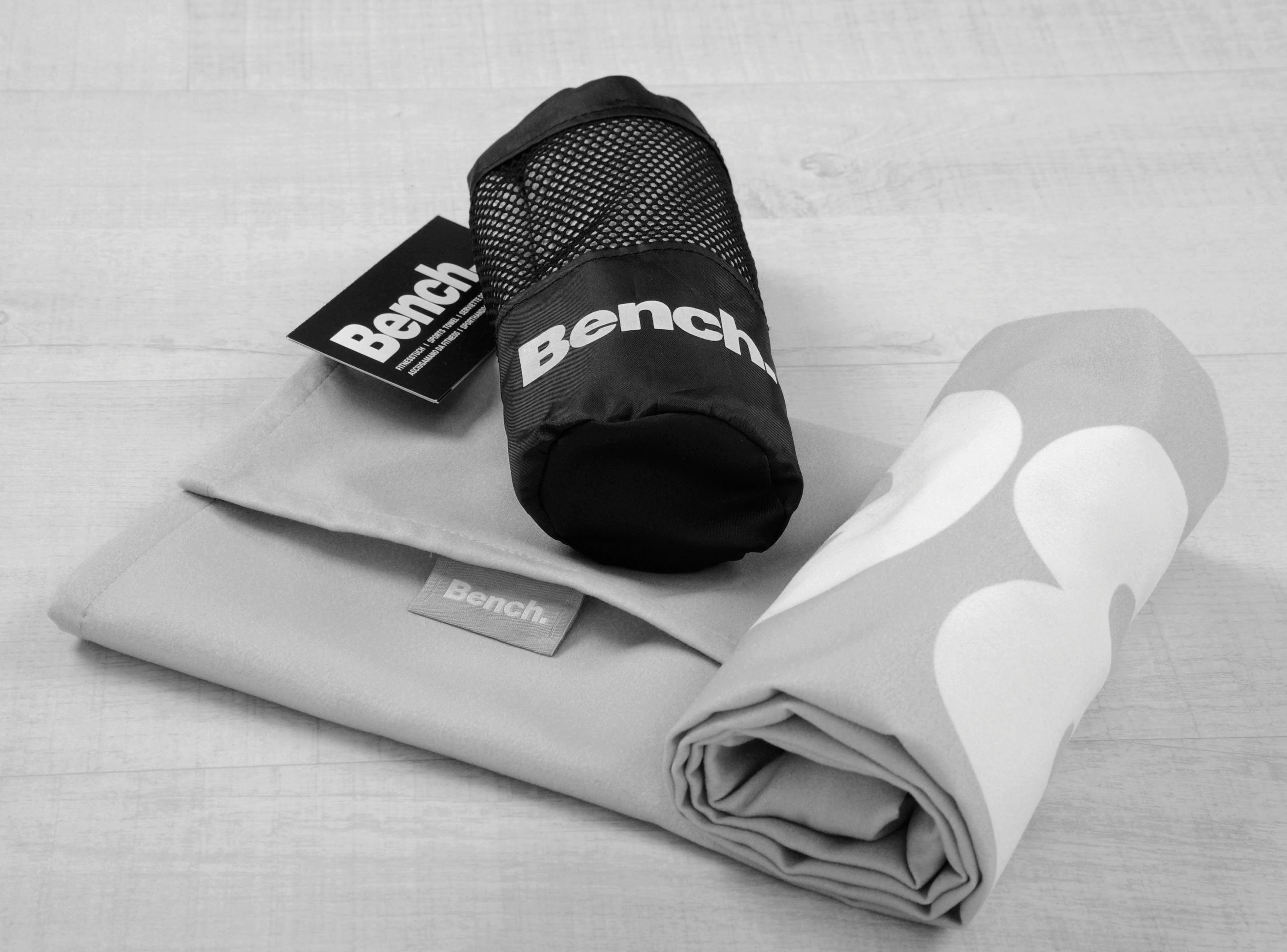 Bench. Sporthanddoek Bench Bench fitnessdoek / sport towel met klep & tas, 50x110 cm (1 stuk)