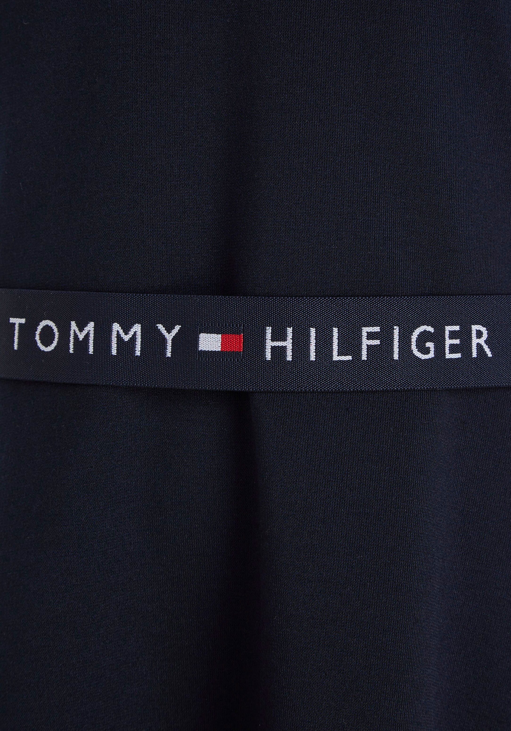 Tommy Hilfiger Jerseyjurk ESSENTIAL SKATER DRESS met merklabel op de tailleband