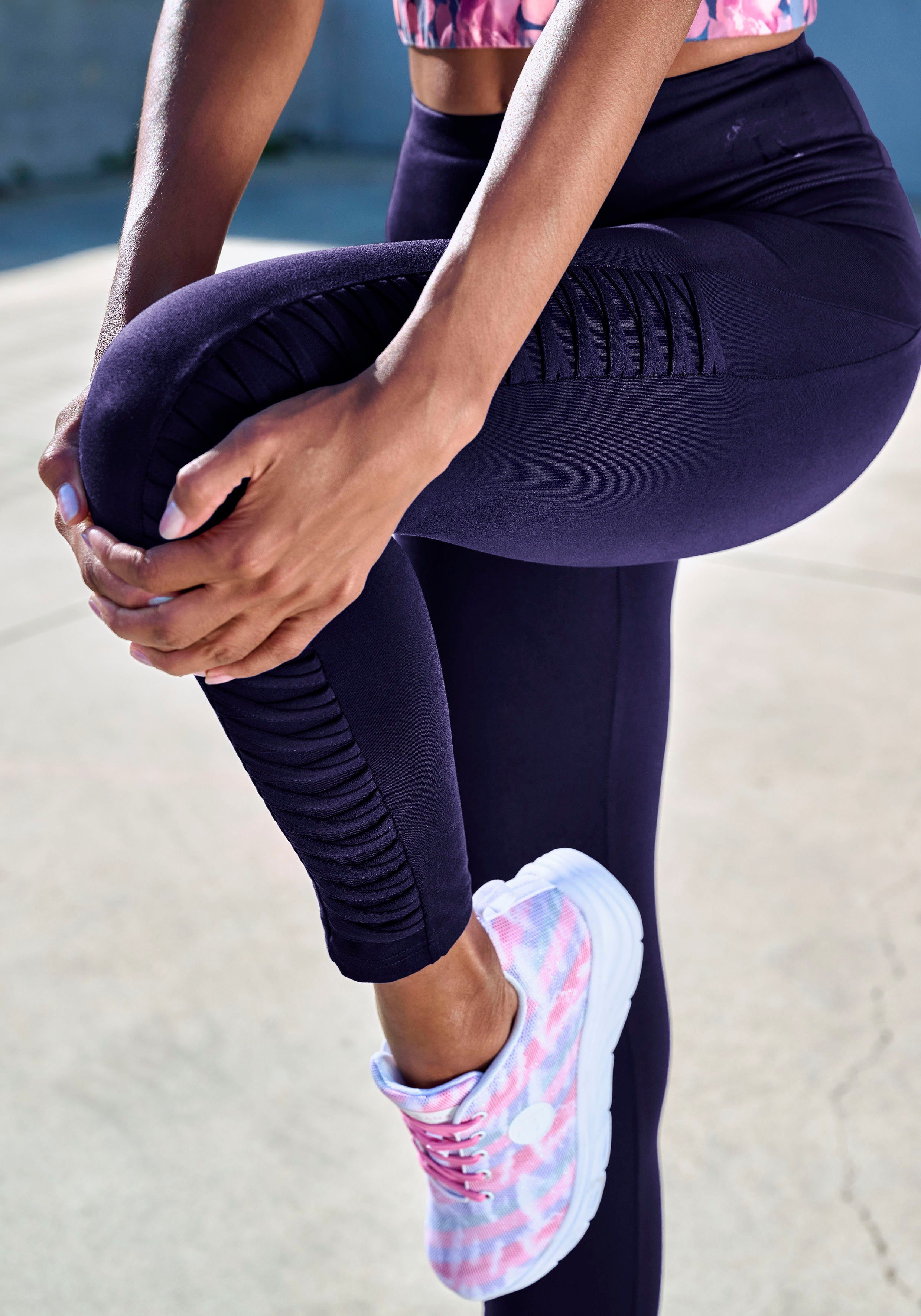 active by Lascana Functionele legging met siersluiting