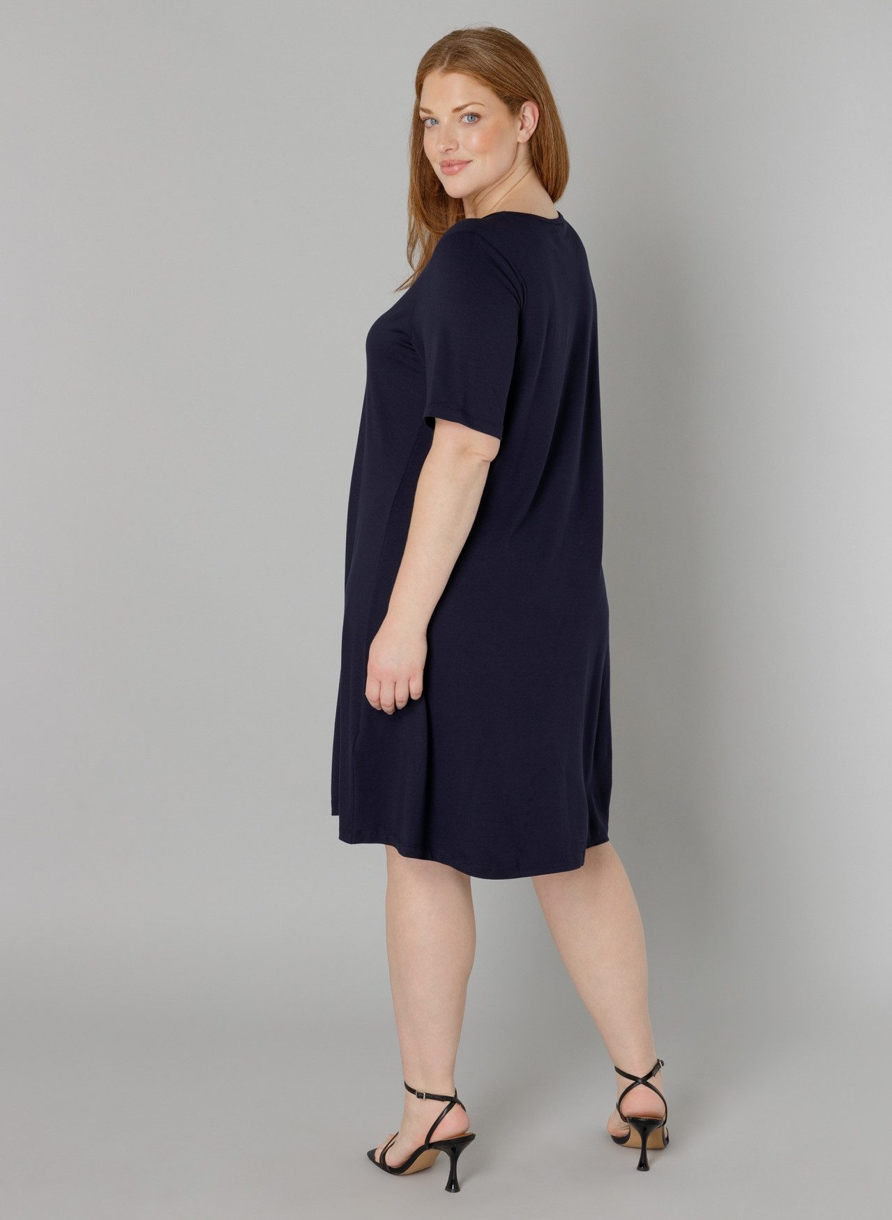 Base Level Curvy Shirtjurk Abernathy In een iets uitlopend model