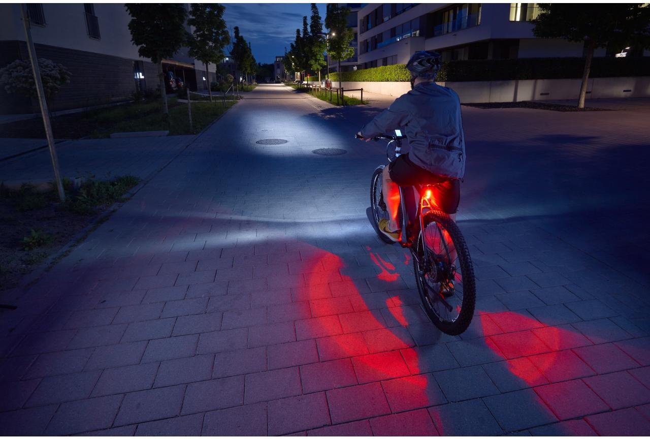 Fischer Fietsachterlicht FISCHER accu achterlicht TWIN met bodemverlichting (2)