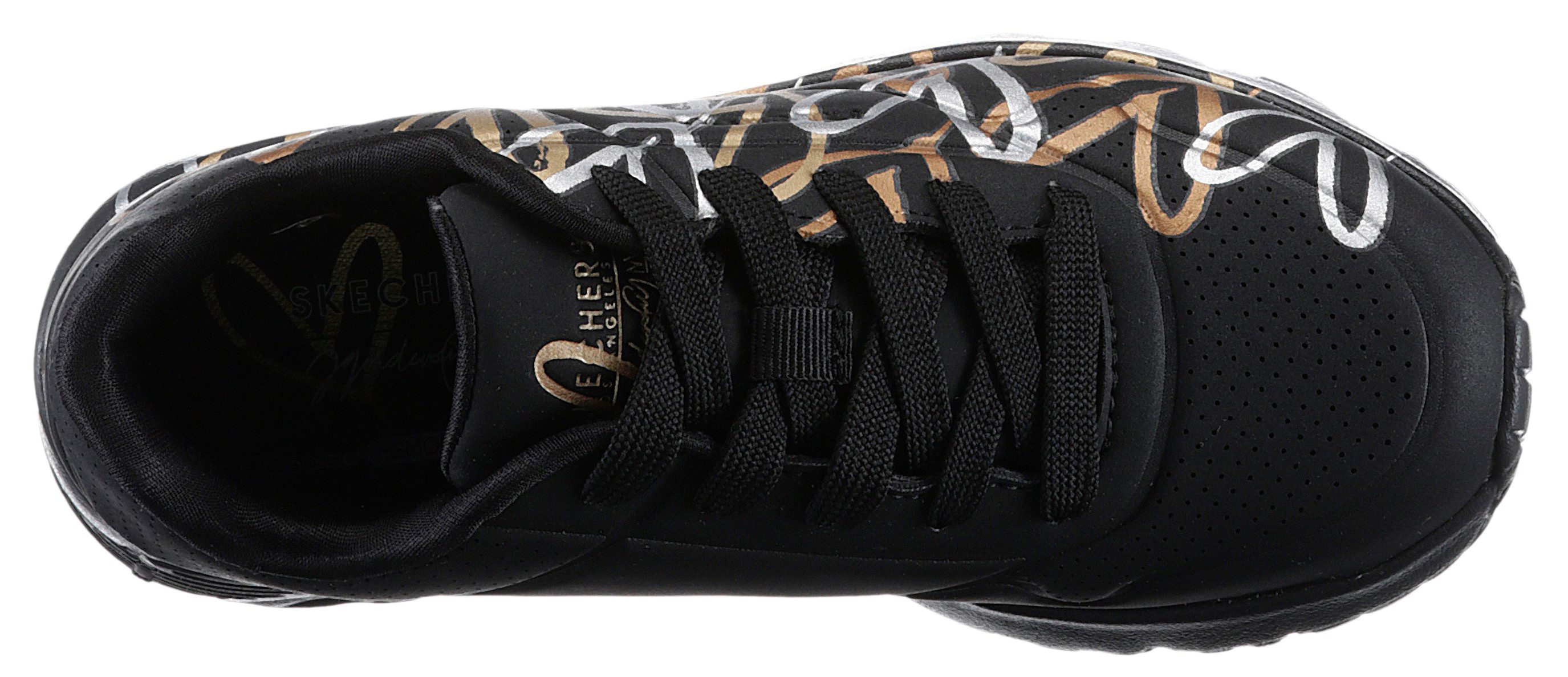 Skechers Plateausneakers Skechers x JGoldcrown: Uno Lite - Metallic Love veterschoenen, wedge sneaker met hartjes in metallic-look bedrukt