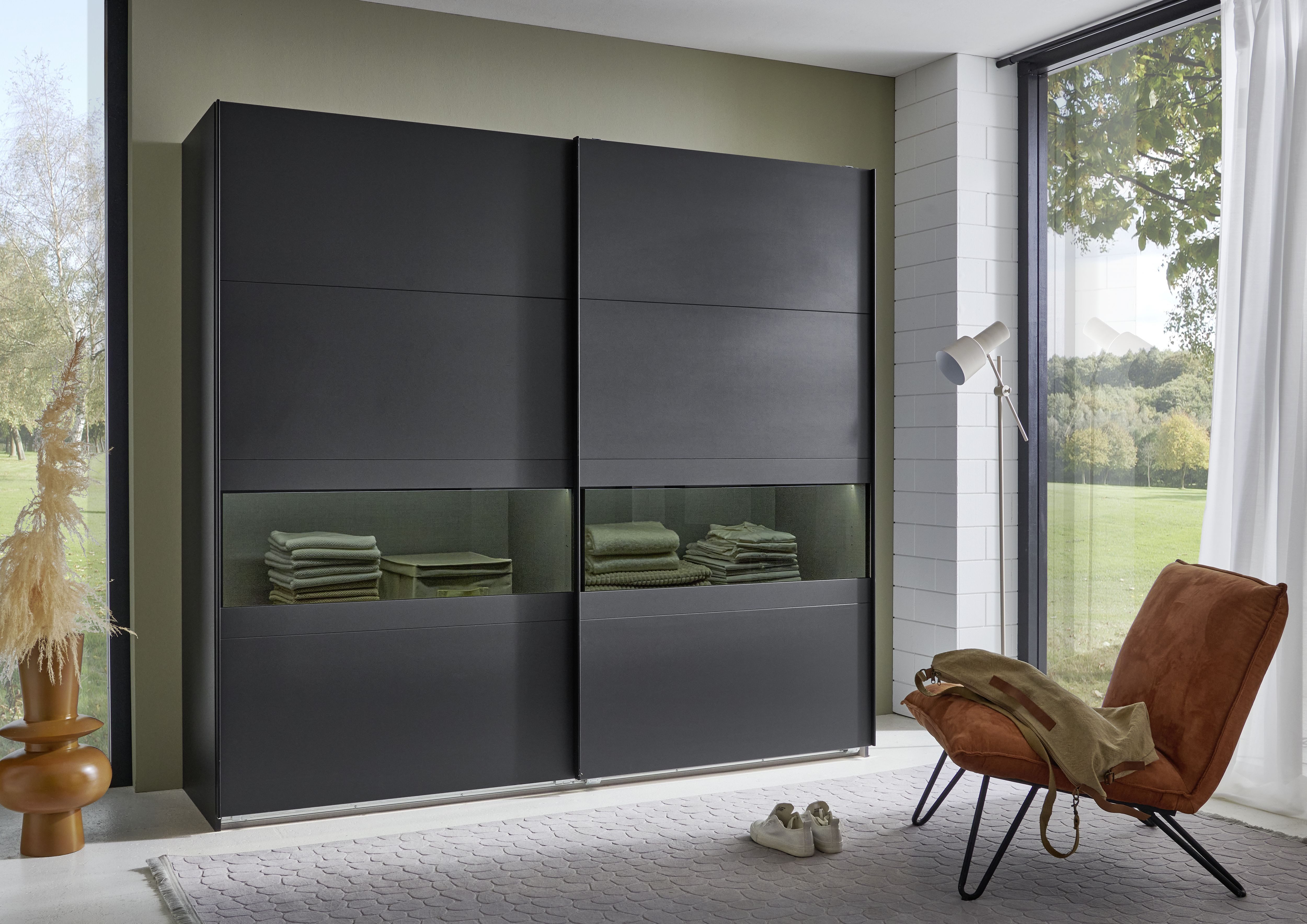 Wimex Schuifdeurkast Easy Plus, kledingkast Made in Germany met glazen inzet/ rookglas, vele breedtes beschikbaar, zwarte handgrepen