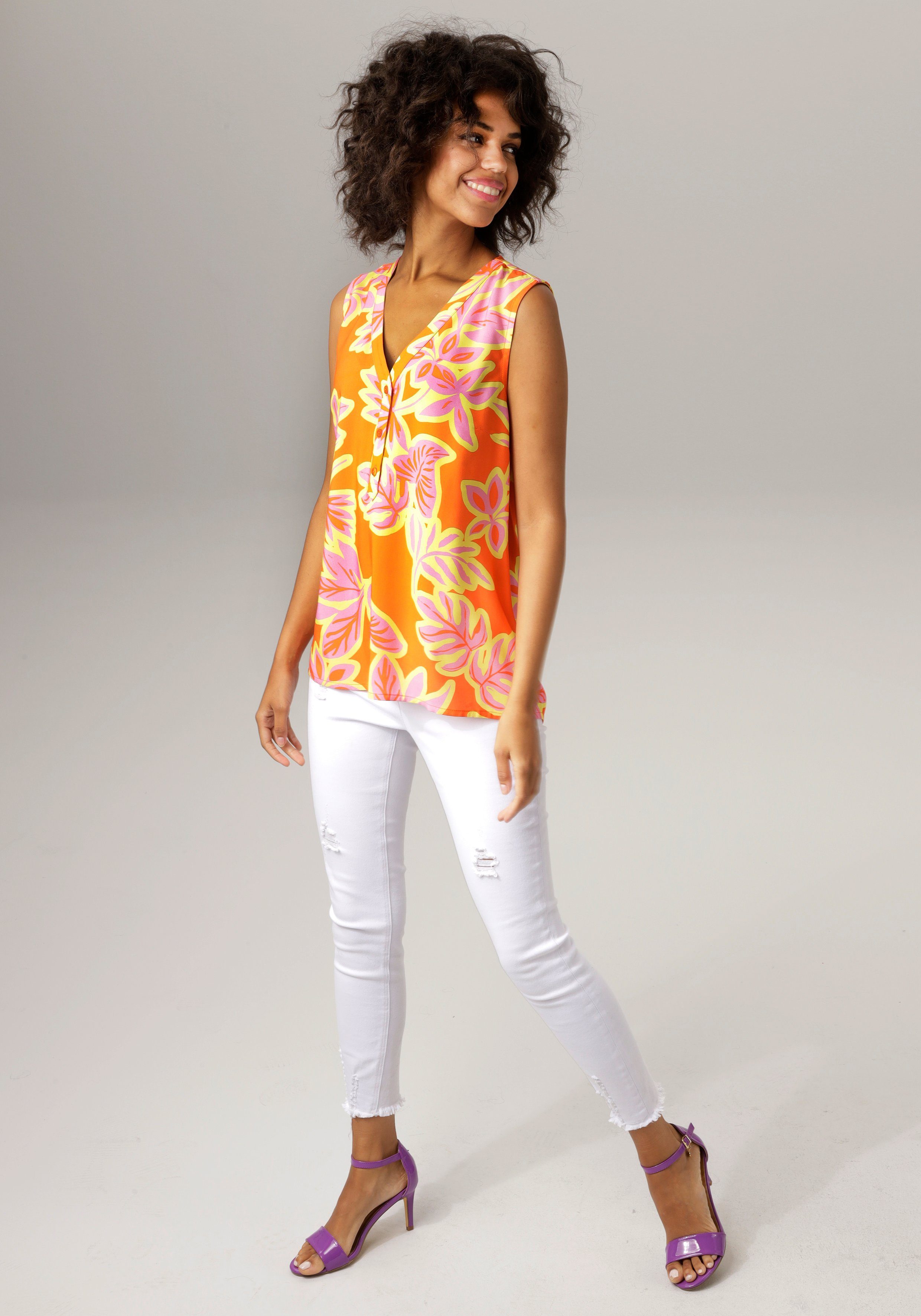 Aniston CASUAL Top met kleurintensieve, grootbladige print